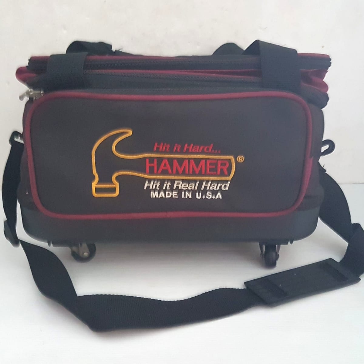 HAMMER Original HAMMER Bowling Ball Bag, Made in USA, Trolley Bag, Fab, Home of the Hammer, Cosmopolitan, Cool Black Design & Maroon Accents, Travel Bag, Sophistication, Tote Bag, Duffel, Urban Style, Pop Culture, Cult Street Fashion - Photo 4
