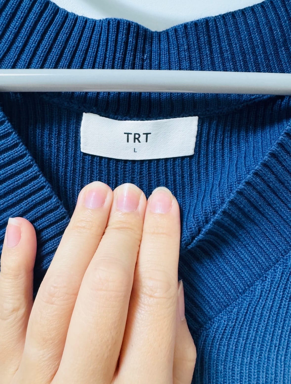 TRT TRT Dip Dye V-neck Knit top - Photo 3