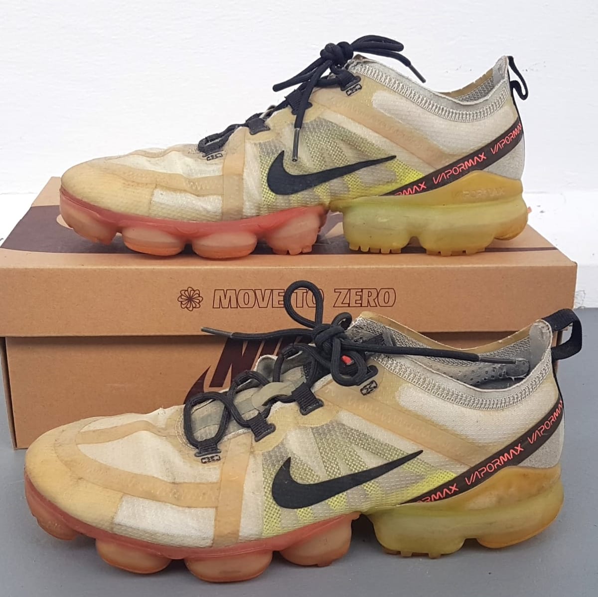 Original Nike Air Vapor Max 2019 Sneakers, Gray, Beige, Gold & Yellow Colorway, Cosmopolitan, US 9.5, UK 8.5, EU 43, CM 27.5, NIKE Running Shoes, Sleek Design, Urban Style, Timeless Appeal, Sophistication, Streetwise, Pop Culture, Cult Street Fashion
