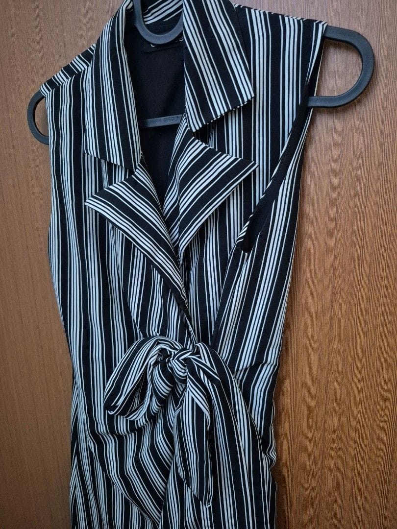 Geraffee Geraffee Black & White Striped Wrap Dress (Size S) ✨ - Photo 2