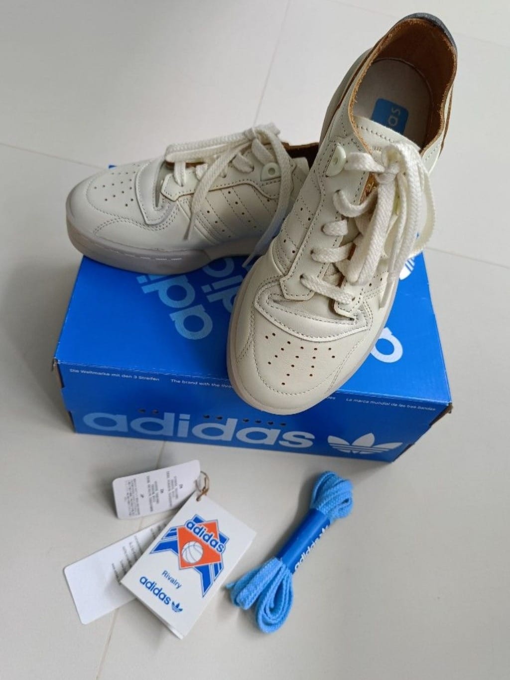 Adidas Adidas unisex white Leather Sneakers - Photo 2