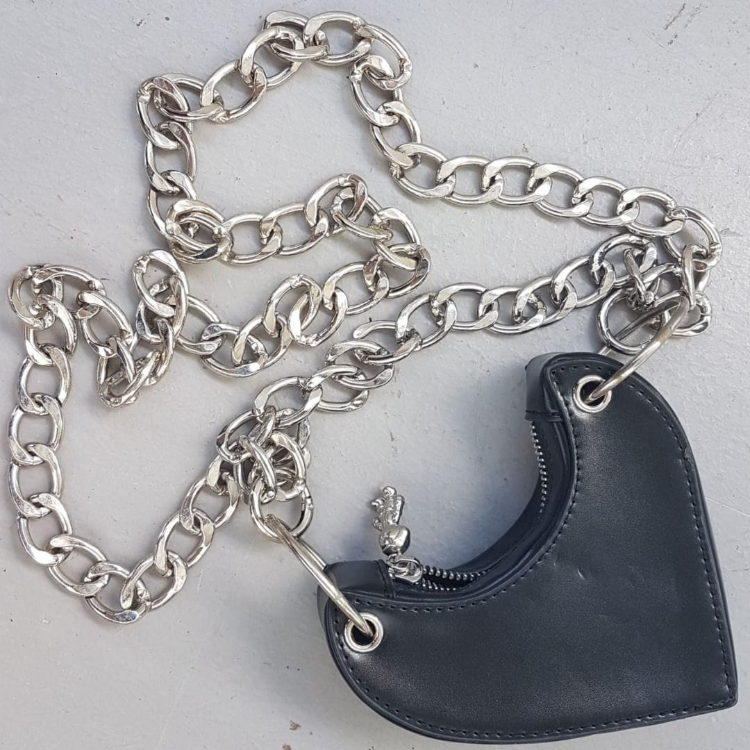 Edgy Heart-Shaped Black Chain Sling Bag - Photo 2