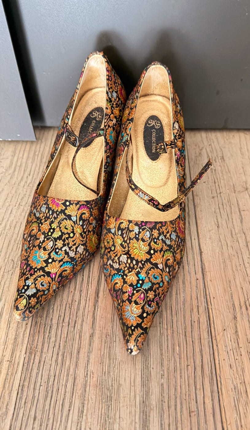 Boho Chic Embroidered Pointed Flats