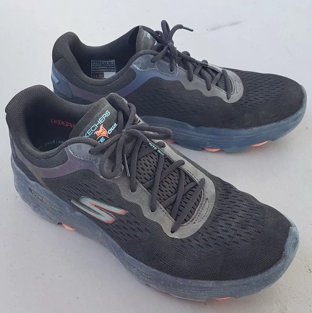Skechers Original SKECHERS Designer Shoes, US 8, UK 7, EU 41, CN 26, Tokyo Nite Owl Sneakers, Ortholite, Glow in the Dark, Cosmopolitan, Hyper Pillars, Air-Cooled, Max Cushioning, Lightweight, Sophistication, Timeless Appeal, Cult Street Fashion, Everyday Shoes