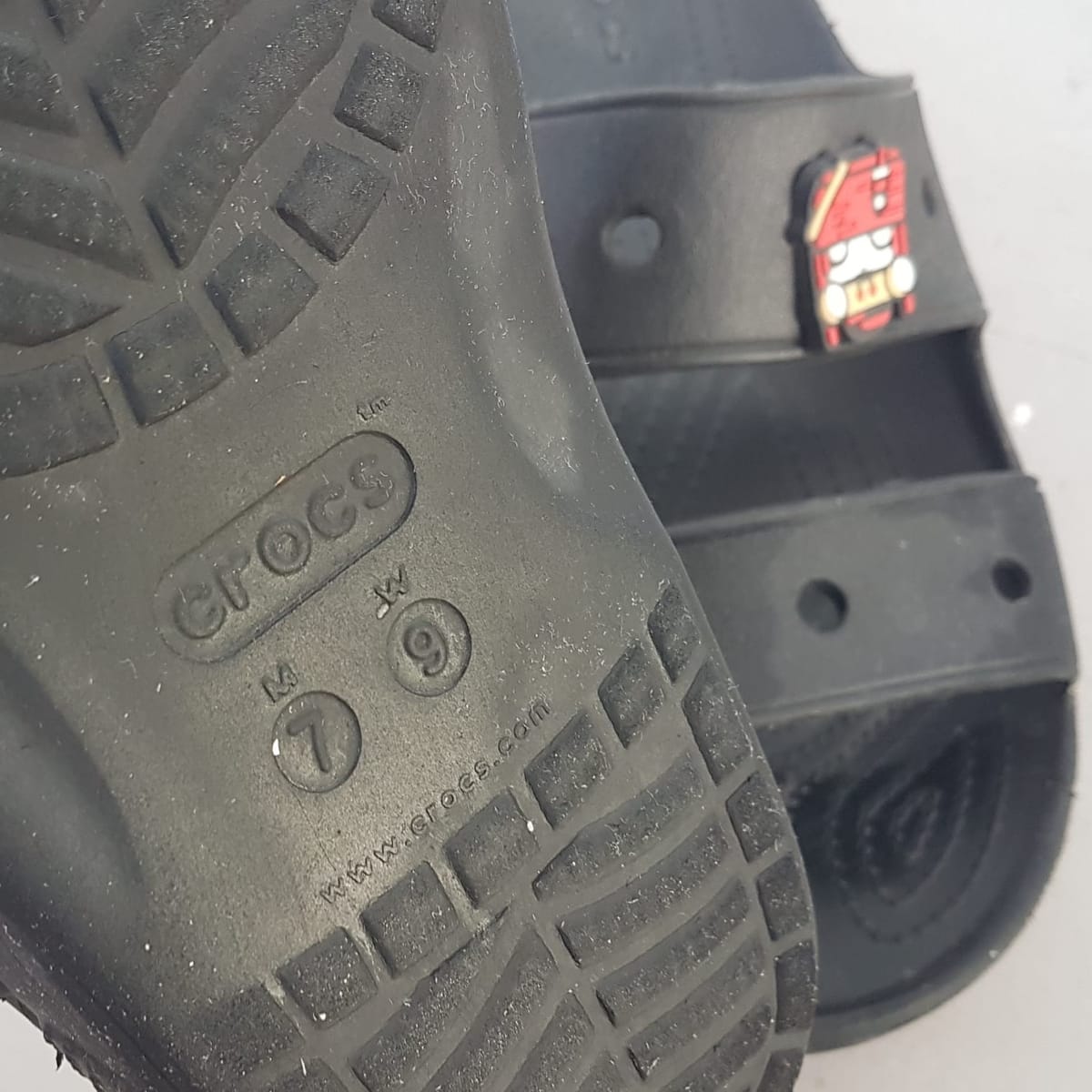 CROCS Original CROCS Clogs, Cosmopolitan Sandals, Size US 7 (M) 9 (F) on base, Cool Designer Shoes, Black Clog with 2 Jibbitz Charms, Timeless Appeal, Sleek Sliders, Slip-on, Fun Footwear, Cult Street Fashion, Urban Style, Sophistication, Streetwise, Pop Culture - Photo 6