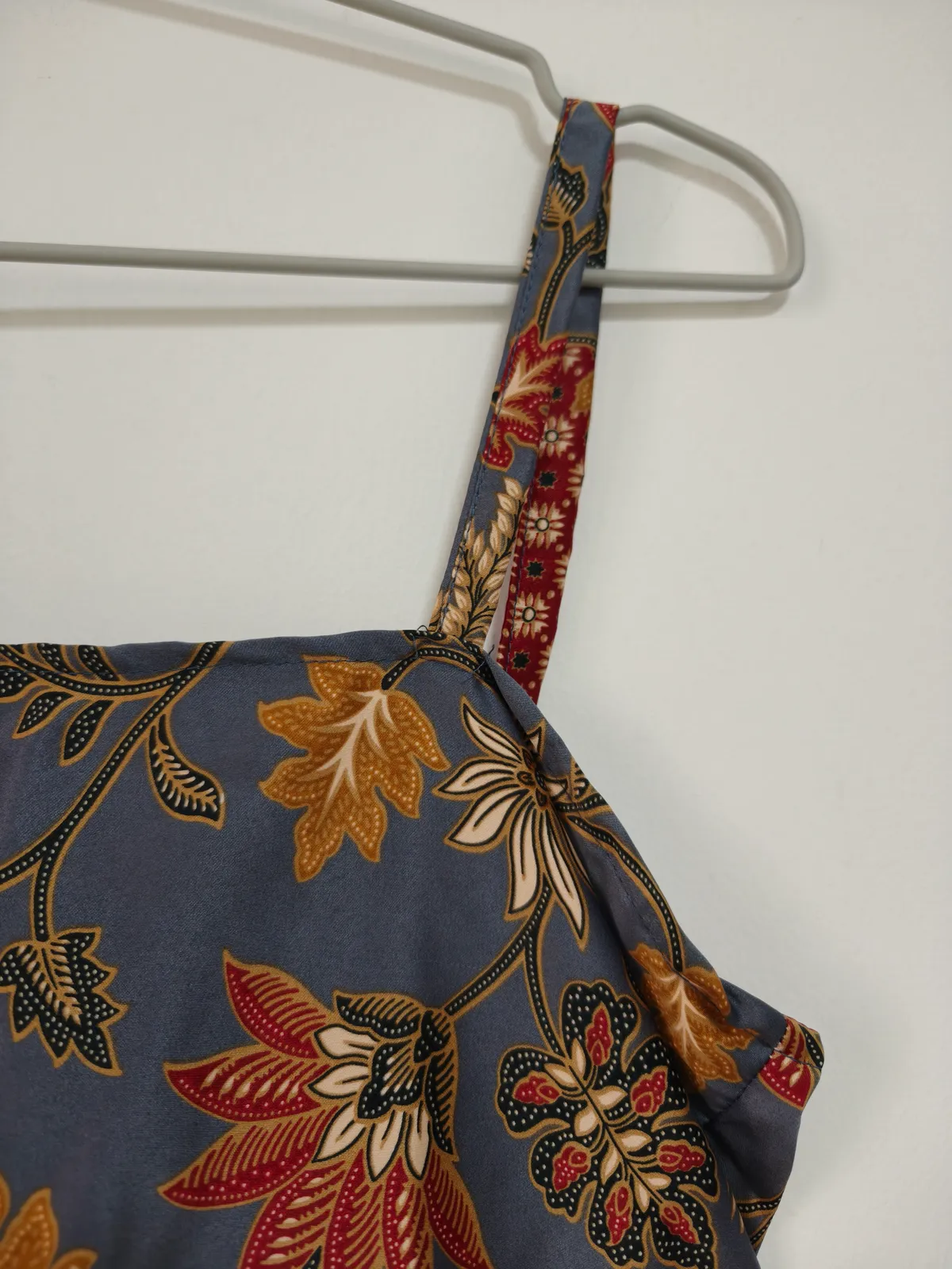 Chic Batik Print Tie-Back Crop Top - Photo 2