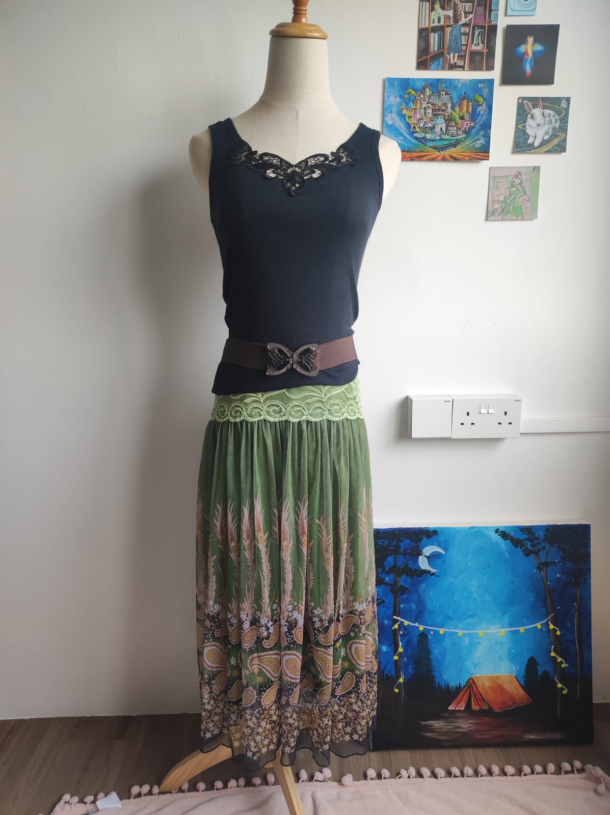 Elegant Black Lace-Trimmed Tank Top - Photo 4