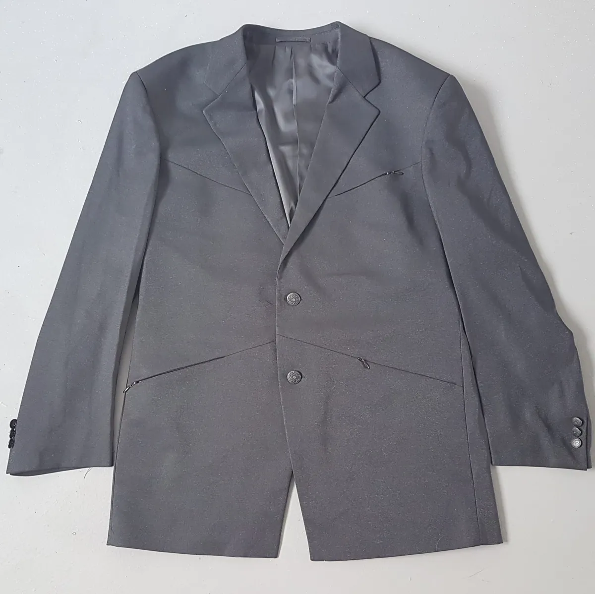PONDIE PONDIE Men’s Collection, ITALIAN Black Tuxedo, Single Breasted Suits, Distinctive Western Styled Yokes, Angled Zippered Pockets, Classic Coat, Padded Shoulder, Two Front Buttons Blazer, LARGE Topcoat, Overcoat, Smart Office, Formal, Business Wear - Photo 6