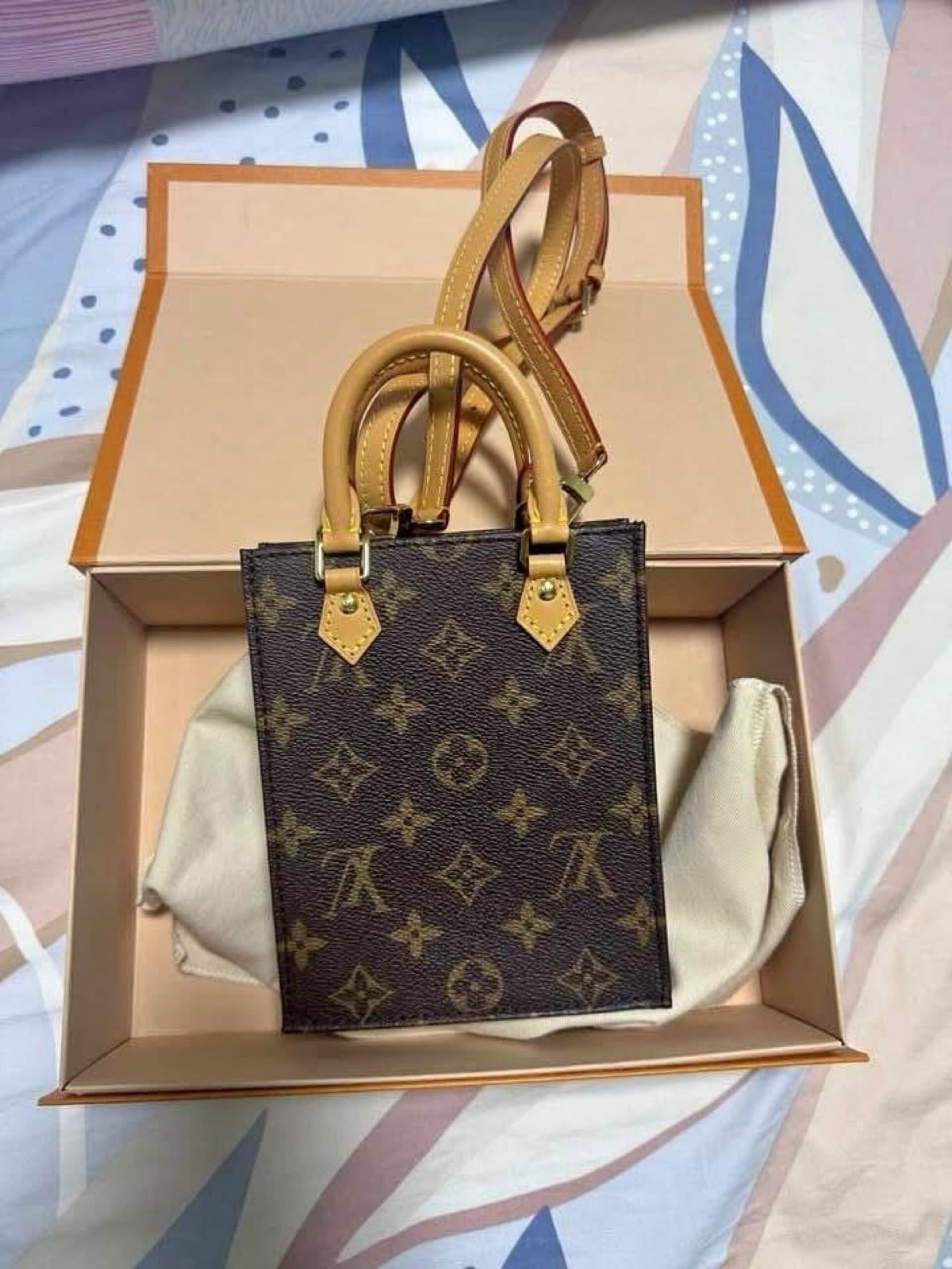 Louis Vuitton Petit Sac Plat Monogram