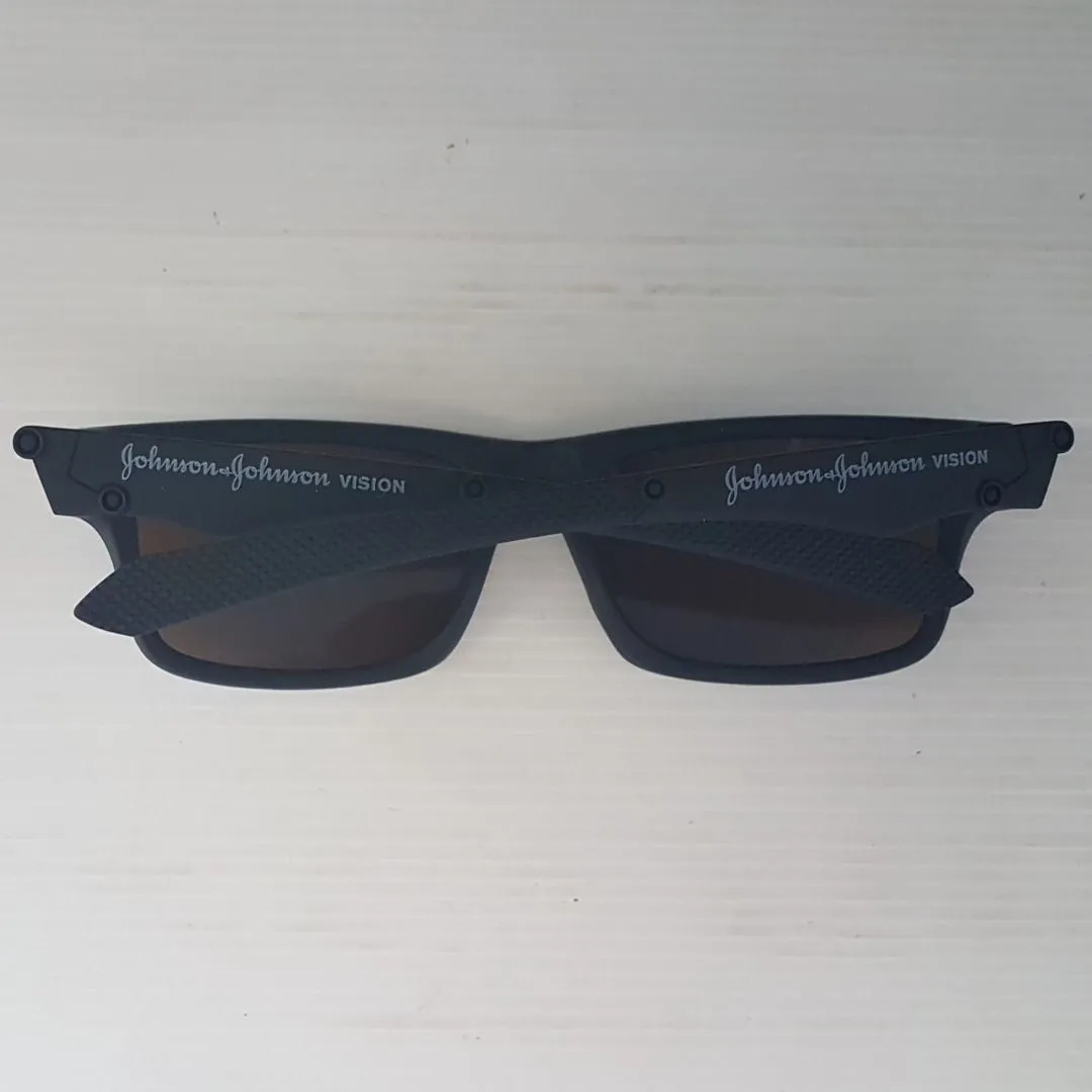 Johnson & Johnson Johnson & Johnson Vision Sunglasses, Polarized Blue Mirrored Lenses, UV Protection, Cosmopolitan, Sunshades, Sleek Designer Shades, Professional Eyewear, Safety Glasses, Cool Looking Goggles, Sophistication, Streetwise, Pop Culture, Everyday Fashion - Photo 9