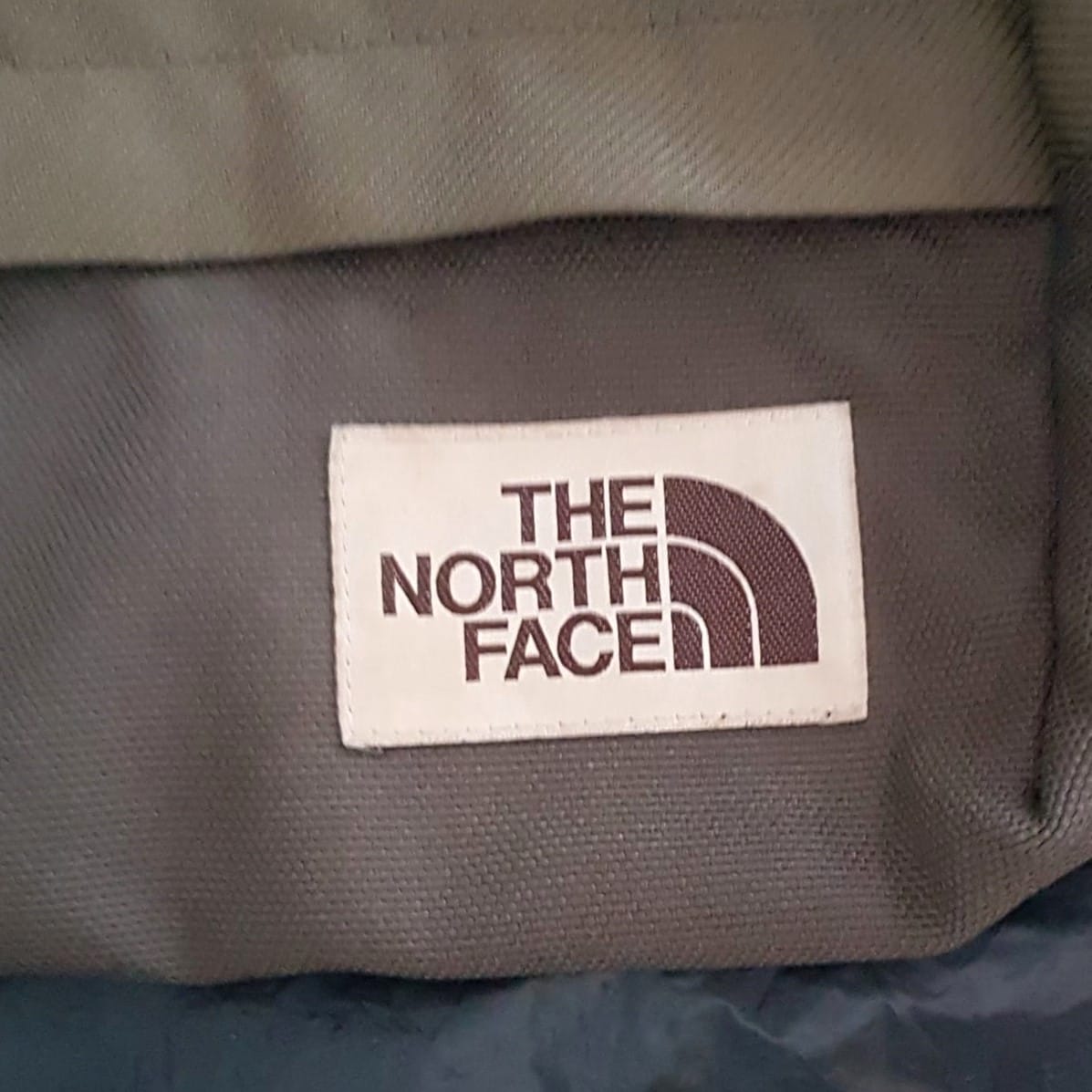 The North Face The NORTH FACE Waist Pouch, Cool Fanny Pack, Belt Bag, Original 2-Tone Olive Green Bag, Cosmopolitan, Berkeley Lumbar Travel Pack, Cross-Body Bag, Intricate Design, Sleek Model, Sophistication, Luxury Living, Pop Culture, Cult Street Fashion, Timeless Appeal - Photo 9