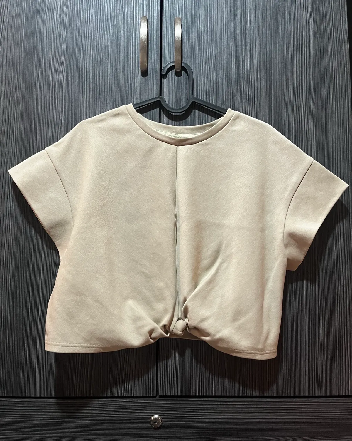 Playdress Playdress Chic Beige Knot-Front Tee