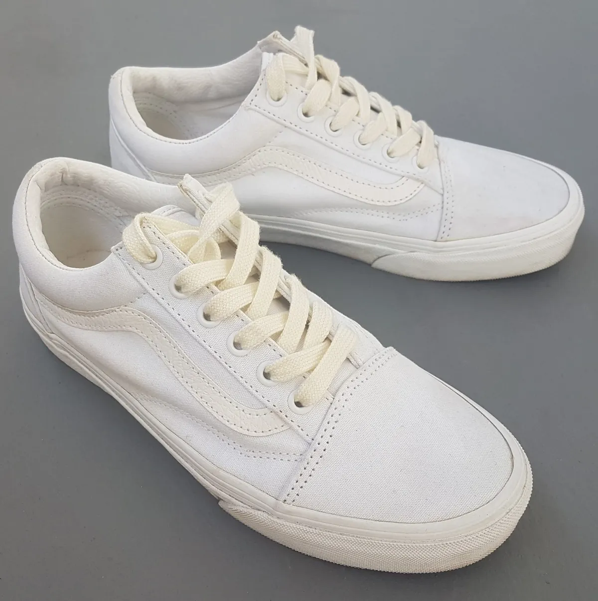VANS Original Vans ComfyCush Old Skool True White Shoes, US 7.5, UK 5, EUR 38, CM 24, Signature Leather Tonat Side Stripes, OFF THE WALL, Timeless Classic, Pop Culture, Hip Hop, Rock Star, Sophistication, Cult Street Fashion, Everyday Shoes