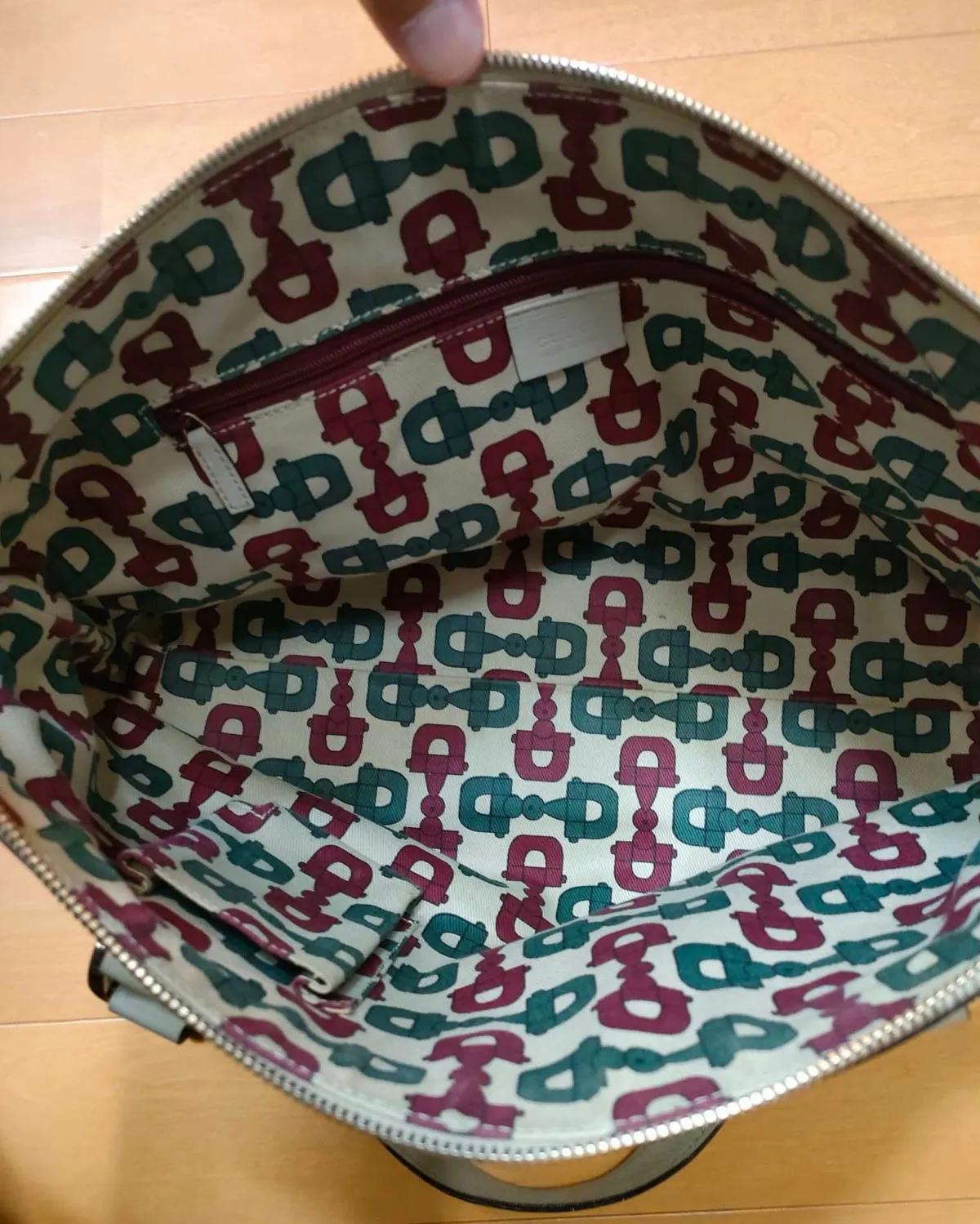 Gucci Authentic Gucci Abbey Monogram Tote Bag - Photo 3