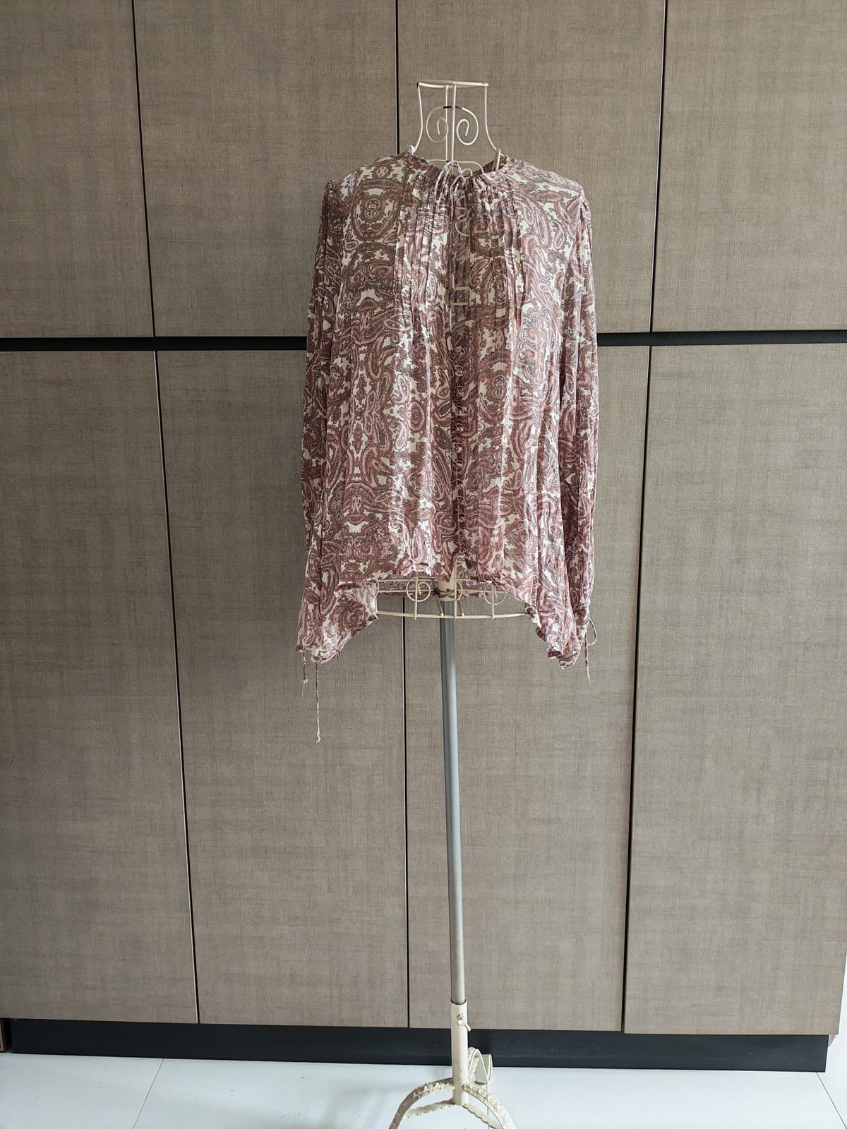Silk Paisley printed bubble sleeves blouse