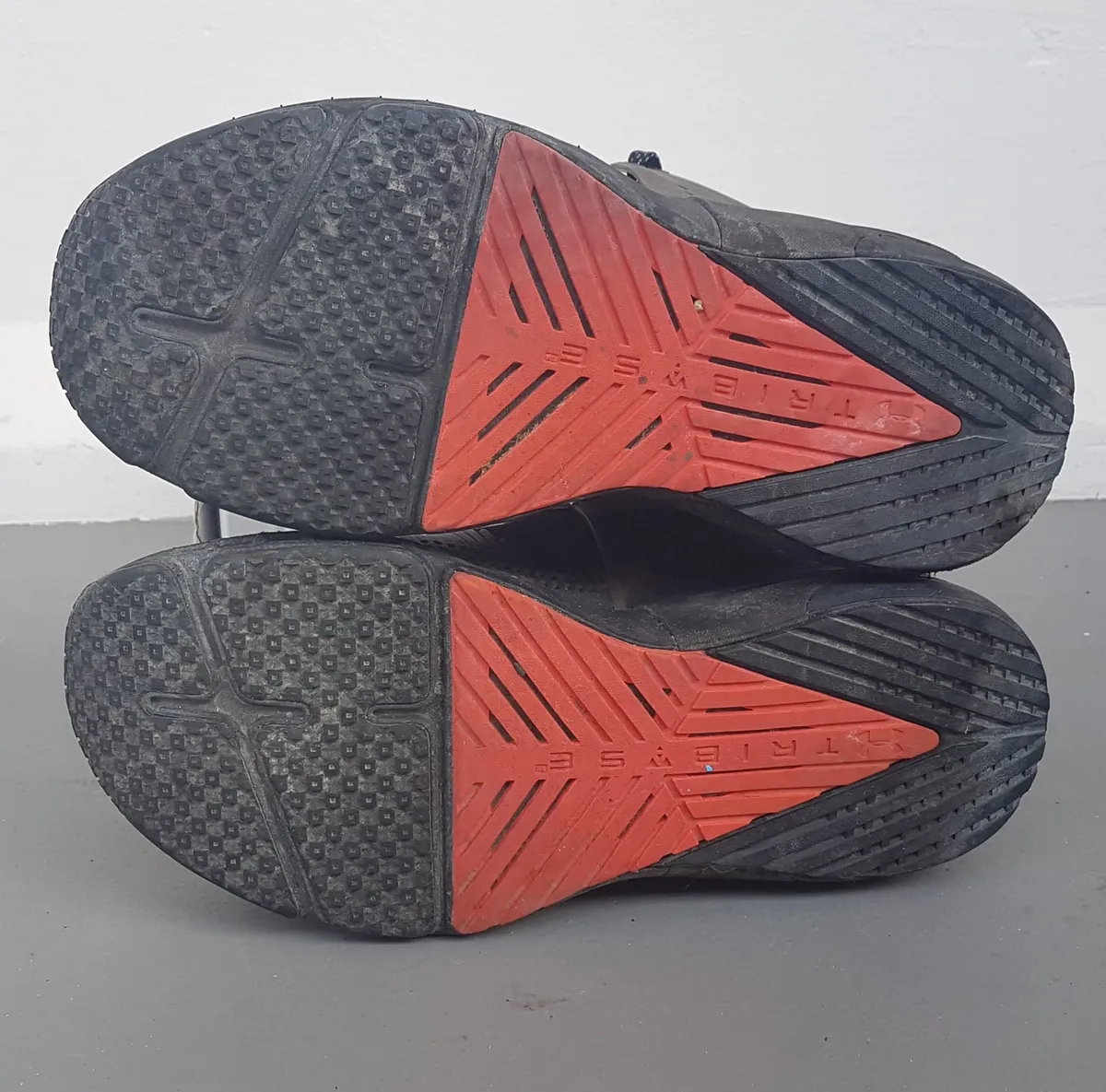 UNDER ARMOUR Original UA HOVR™ Apex Training Shoes, US 10, UK 9, EUR 44, CM 28, UA Black Sneakers, Orange Accents, Cosmopolitan, Versatile Cross Trainer, Urban Style, Soft Running Cushioning, Weightlifting Stability, Timeless Appeal, Pop Culture, Cult Street Fashion - Photo 3