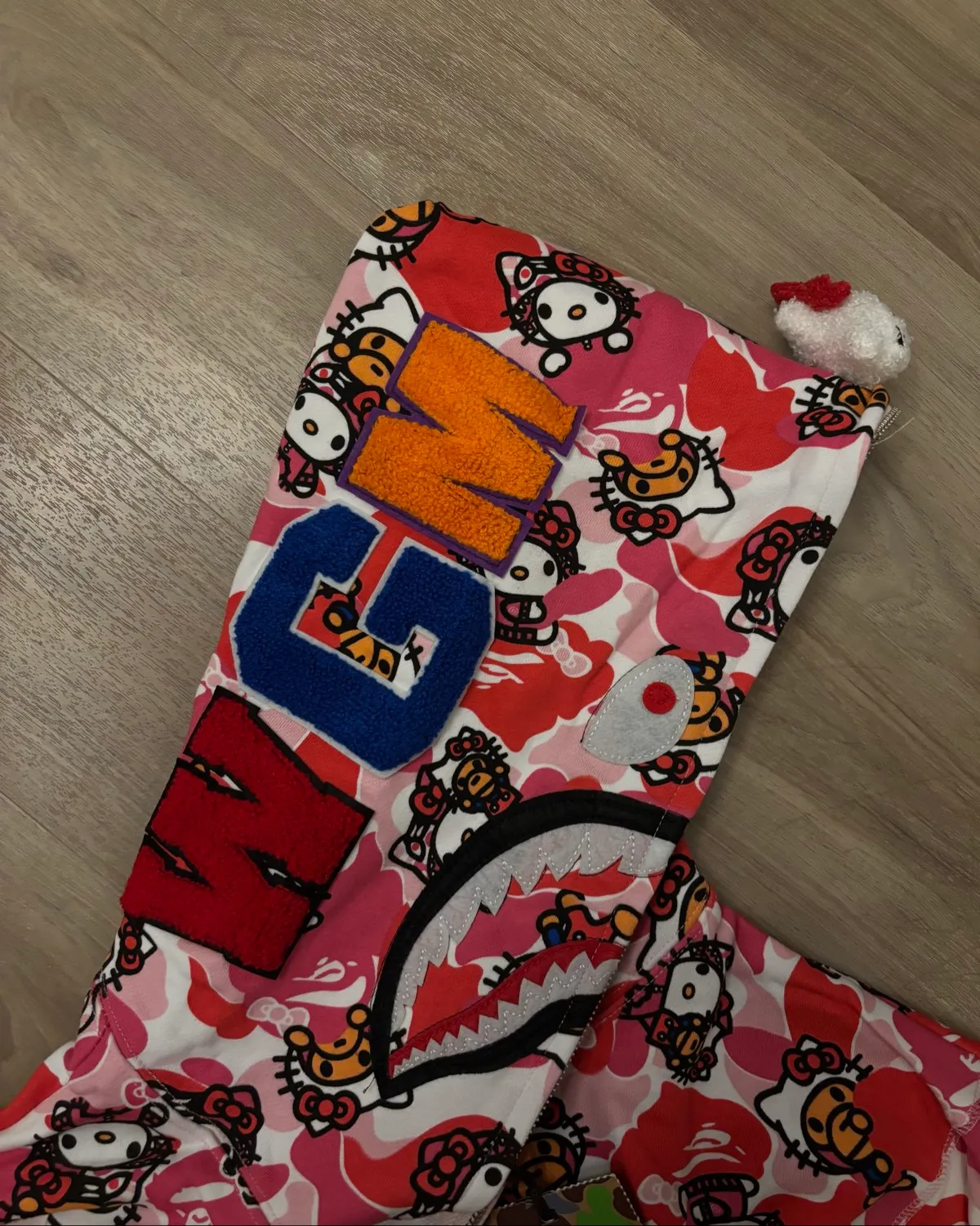 A Bathing Ape 2015 BAPE x Hello Kitty Pink Camo Shark Hoodie (vintage, deadstock) - Photo 2