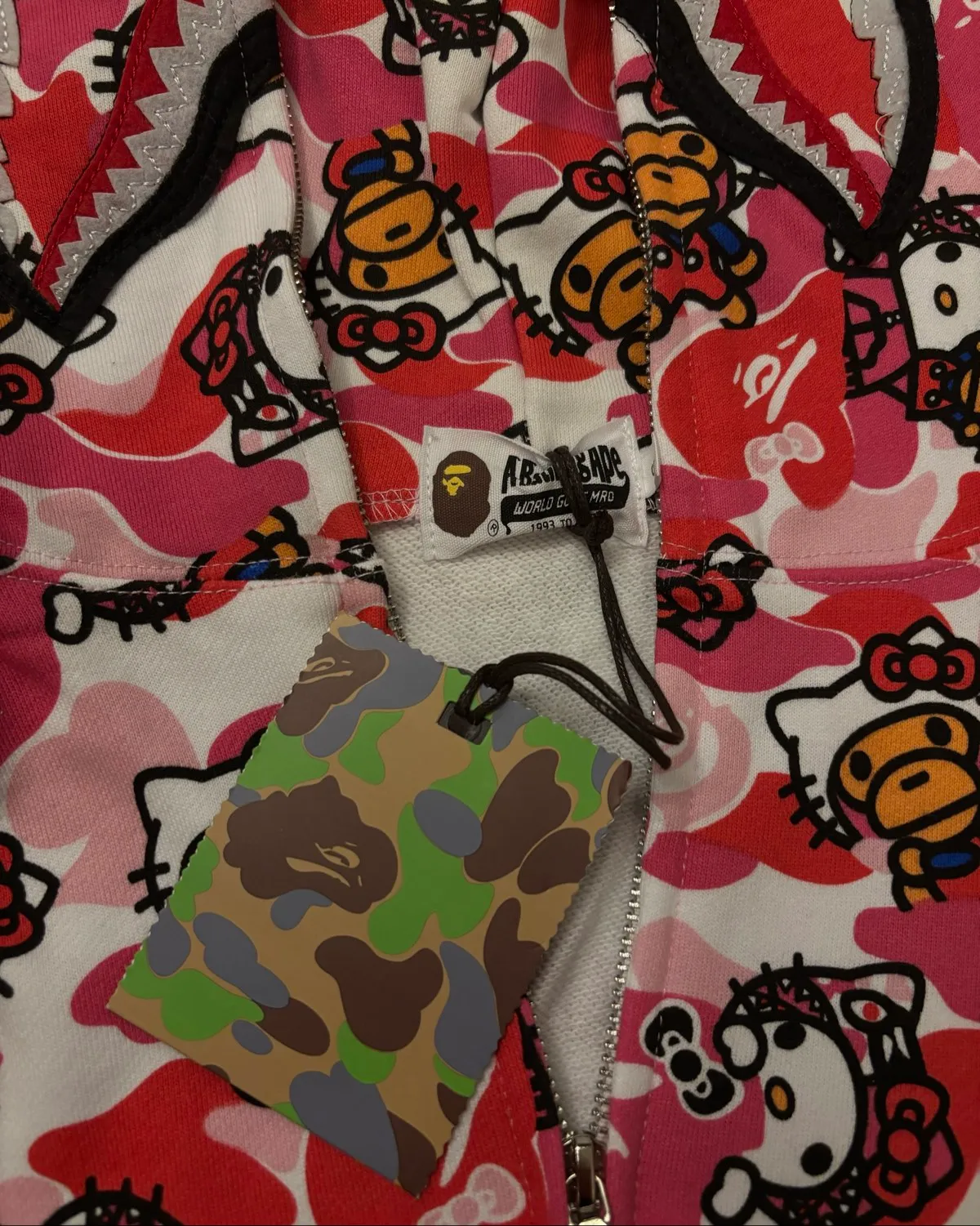 A Bathing Ape 2015 BAPE x Hello Kitty Pink Camo Shark Hoodie (vintage, deadstock) - Photo 4