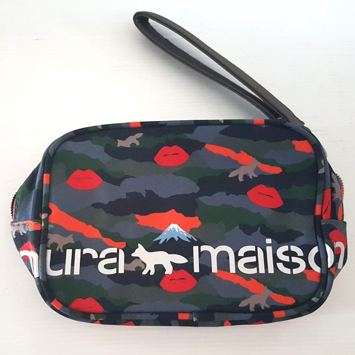 Shu Uemura Original Shu Uemura x Maison Kitsuné Collaboration Pouch, Cosmopolitan Clutch, Limited Edition Satchel, Sleek Model, Intricate Design, Novelty Fox Lip Camouflage 2019, Sophistication, Streetwise, Cosmetic Bag, Toiletry, Luxury Living, Cult Street Fashion - Photo 2