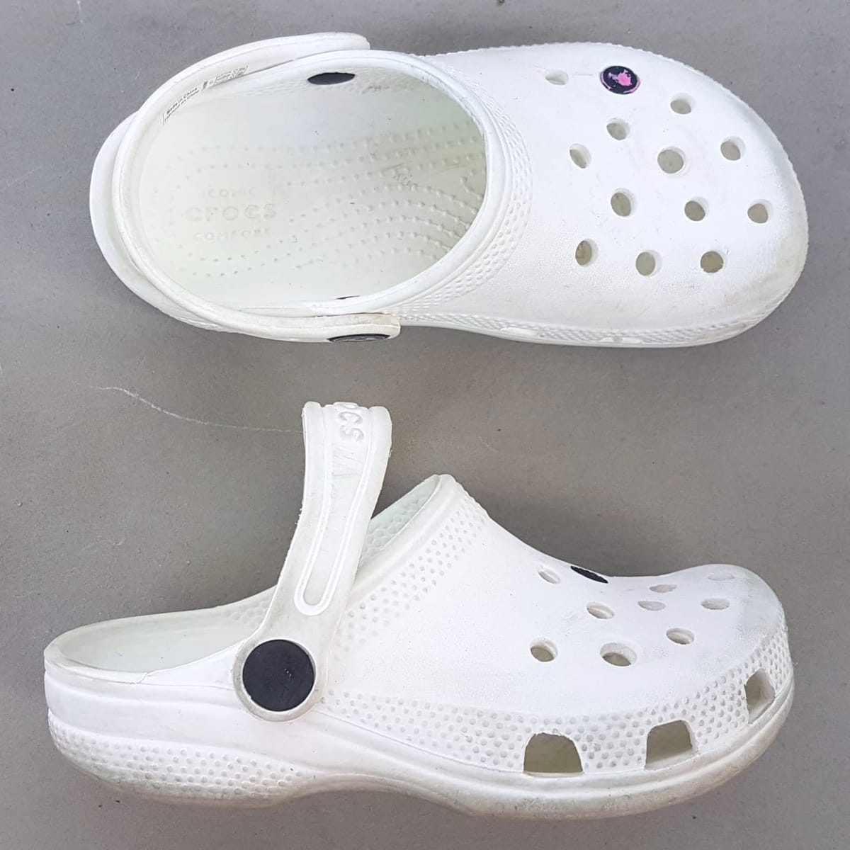 CROCS Original CROCS Clogs, Creamy White Model, Cosmopolitan, Children Size 11, Classic Crocs Clogs Sandals, Unique Designer Shoes, Sliders, Slip-on, Fun Footwear, Urban Style, Timeless Appeal, Cult Street Fashion, Pop Culture, Everyday Shoes - Photo 3