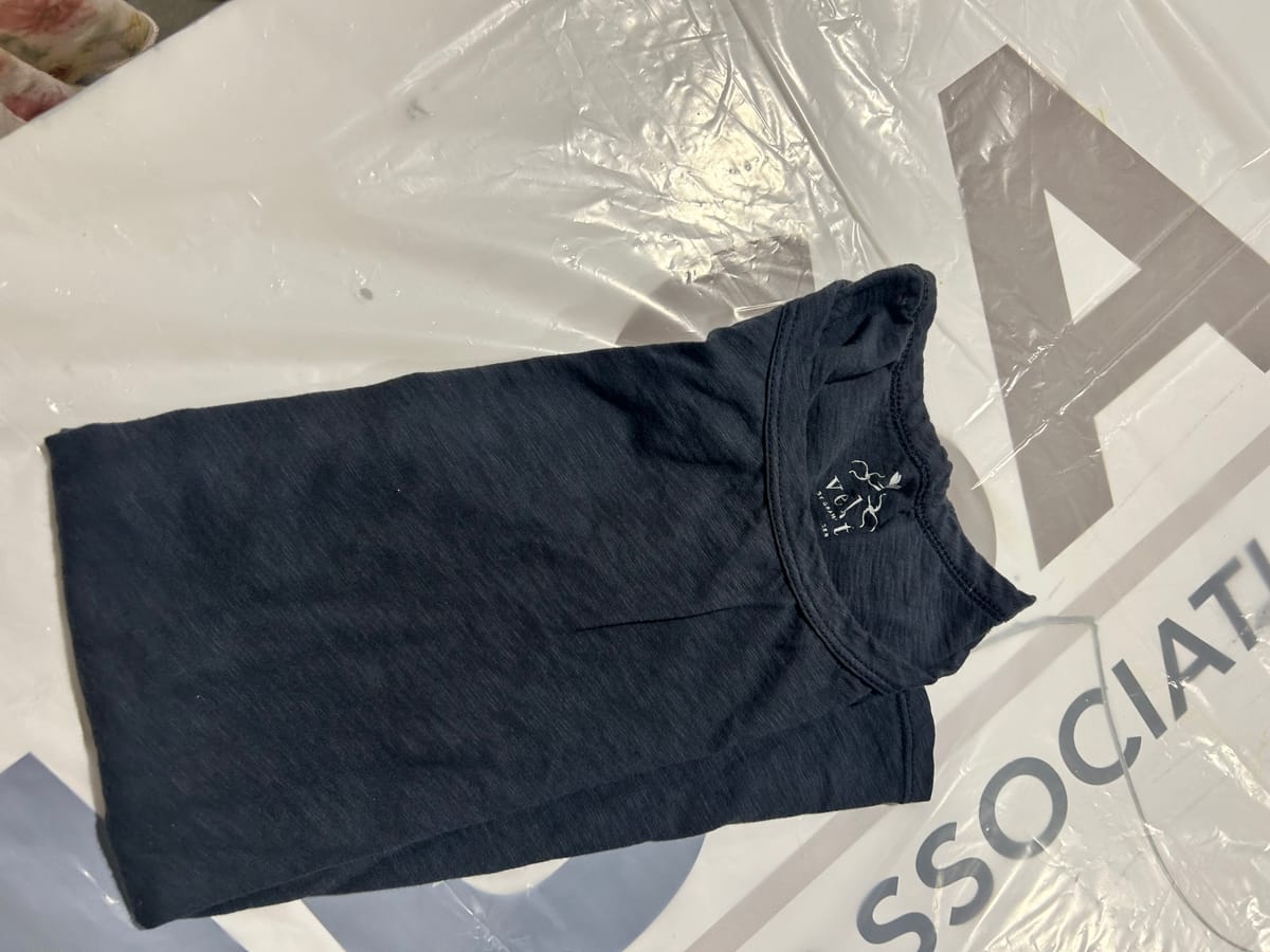 Yelt Navy High-Neck Casual Tee