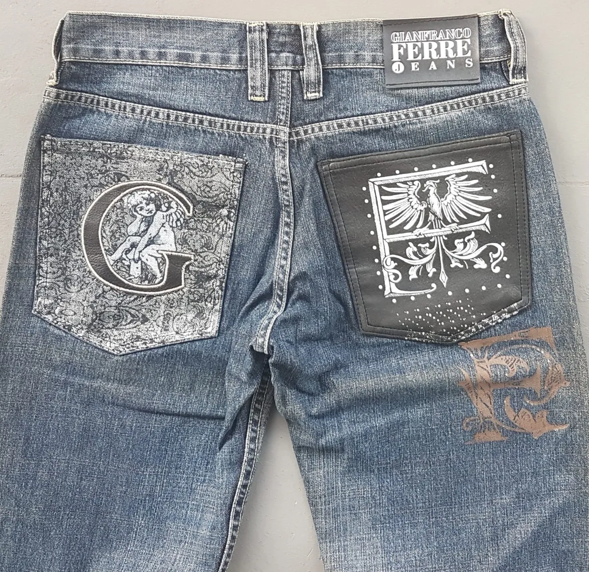 Gianfranco FERRE, ITALY Retro Gianfranco FERRE Denim Jeans, Size 31 Bootcut Jeans, Exquisite GF Patches, Cosmopolitan, Cool Flare Bottoms, ITALIAN Designer Wear, Sophistication, Nostalgic Appeal, Vintage Pants, Timeless Classic, Luxury Living, Pop Culture, Cult Street Fashion - Photo 2