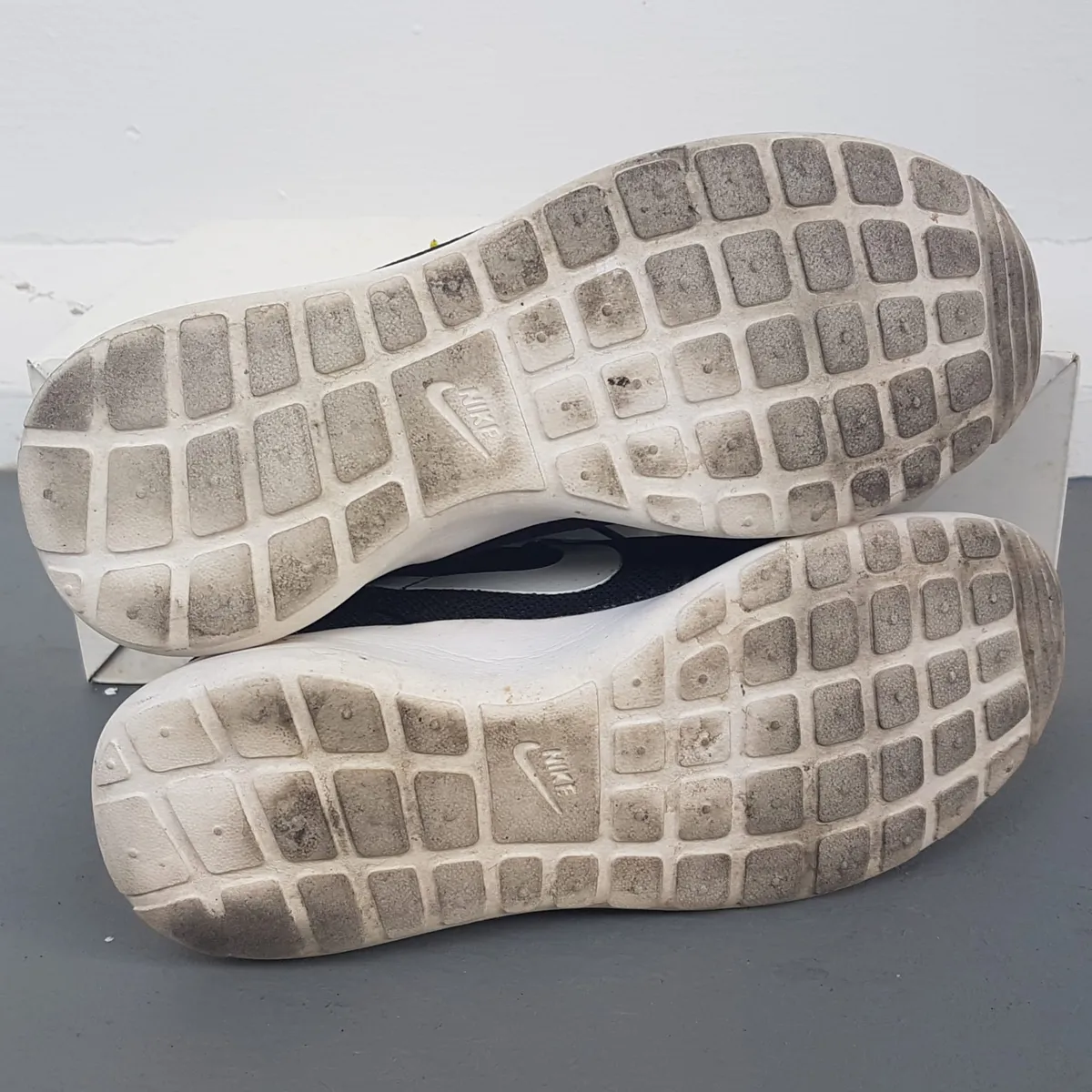 Nike Original NIKE Running Shoes, Roshe One Model, US 7, UK 6, EUR 39, CM 25, Cool Black & White Sneakers, Cosmopolitan, Sleek Patterned Laces, Timeless Appeal, Sophistication, Streetwise, Pop Culture, Hip Hop, Rock Star, Cult Street Fashion, Roadster - Photo 6