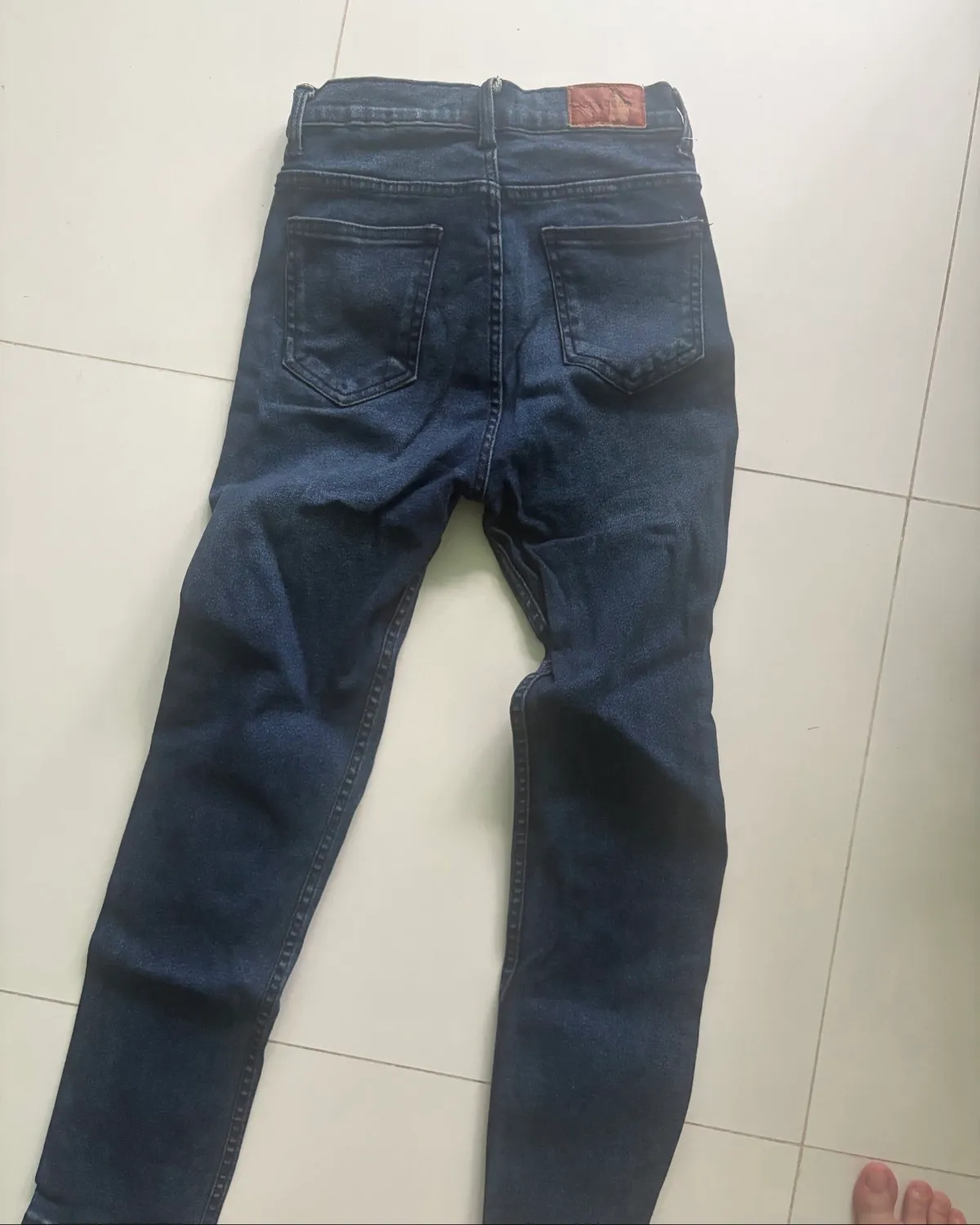 Classic Dark Wash Skinny Jeans - Photo 2