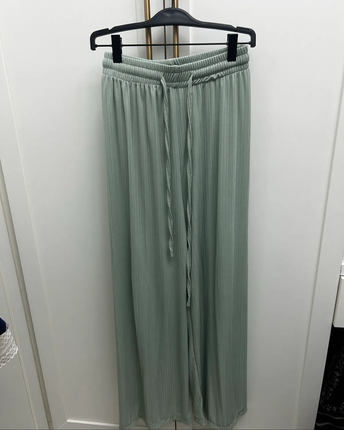Thailand Green pleated pants
