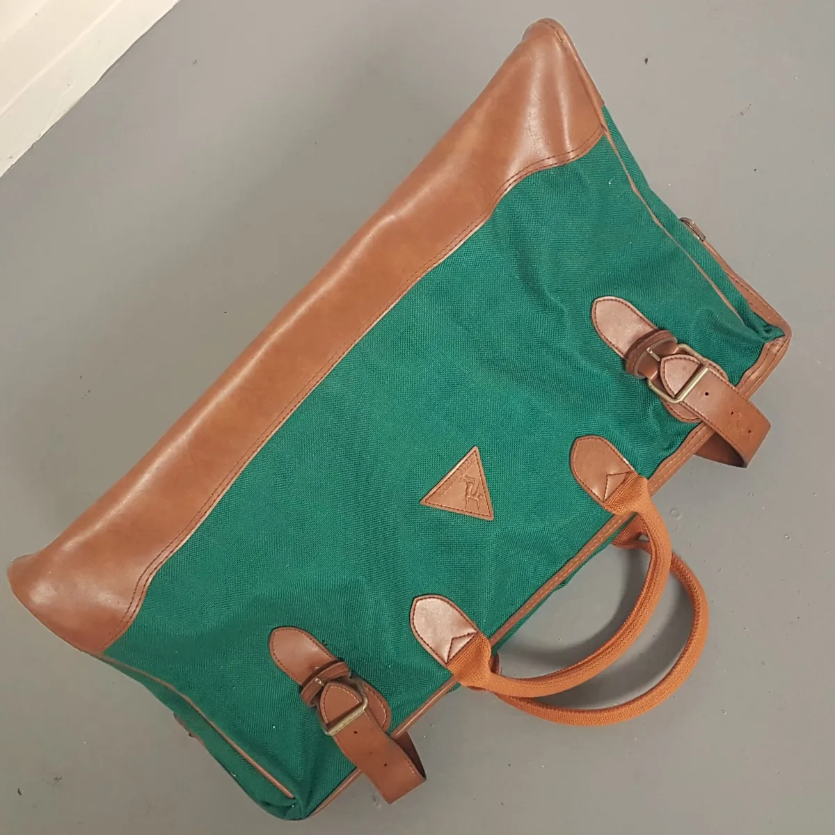 REMY MARTIN Original REMY MARTIN Duffle Bag, Green Canvas, Brown Leather, Buckle Straps, Cosmopolitan, Top Loading, Doctor-Style, Spacious Travel Bag, Compact Luggage, Sophistication, Cult Street Fashion, Luxury Living, Limited Edition - Photo 4