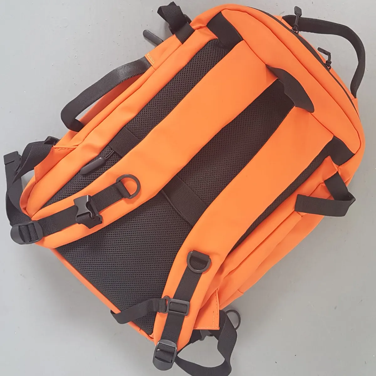 THULE from Sweden THULE Chasm Backpack, SWEDEN, Luxury 40L Haversack cum Duffel, 2 in 1 Design, Autumnal Orange Colorway, Durable Weather Resistant, Commute, Travel, Laptop Pack, Outdoor Gear, Dual Compression Buckles, Top & Side Handle, Sophistication, Cult Street Fashion - Photo 9