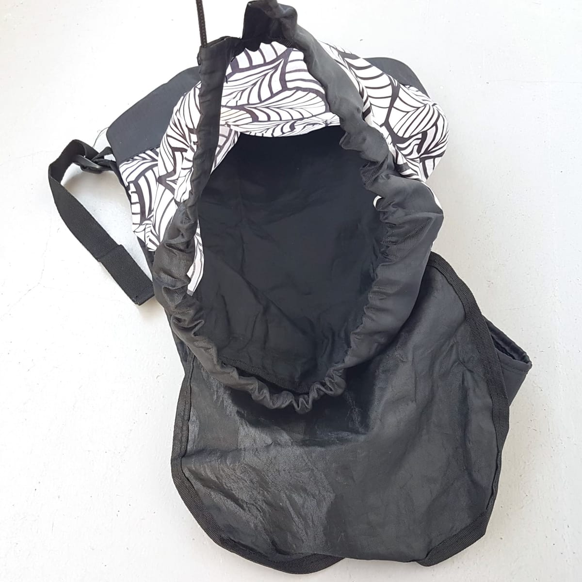 MILO Original MILO Backpack, Black & White Rucksack, Cool Nestle Milo Haversack, Cosmopolitan, Sleek Design, Travel Pack, Sophistication, Streetwise, Timeless Appeal, Pop Culture, Cult Street Fashion, Milo Souvenir, Memento, for Hobbyist, Collector - Photo 6