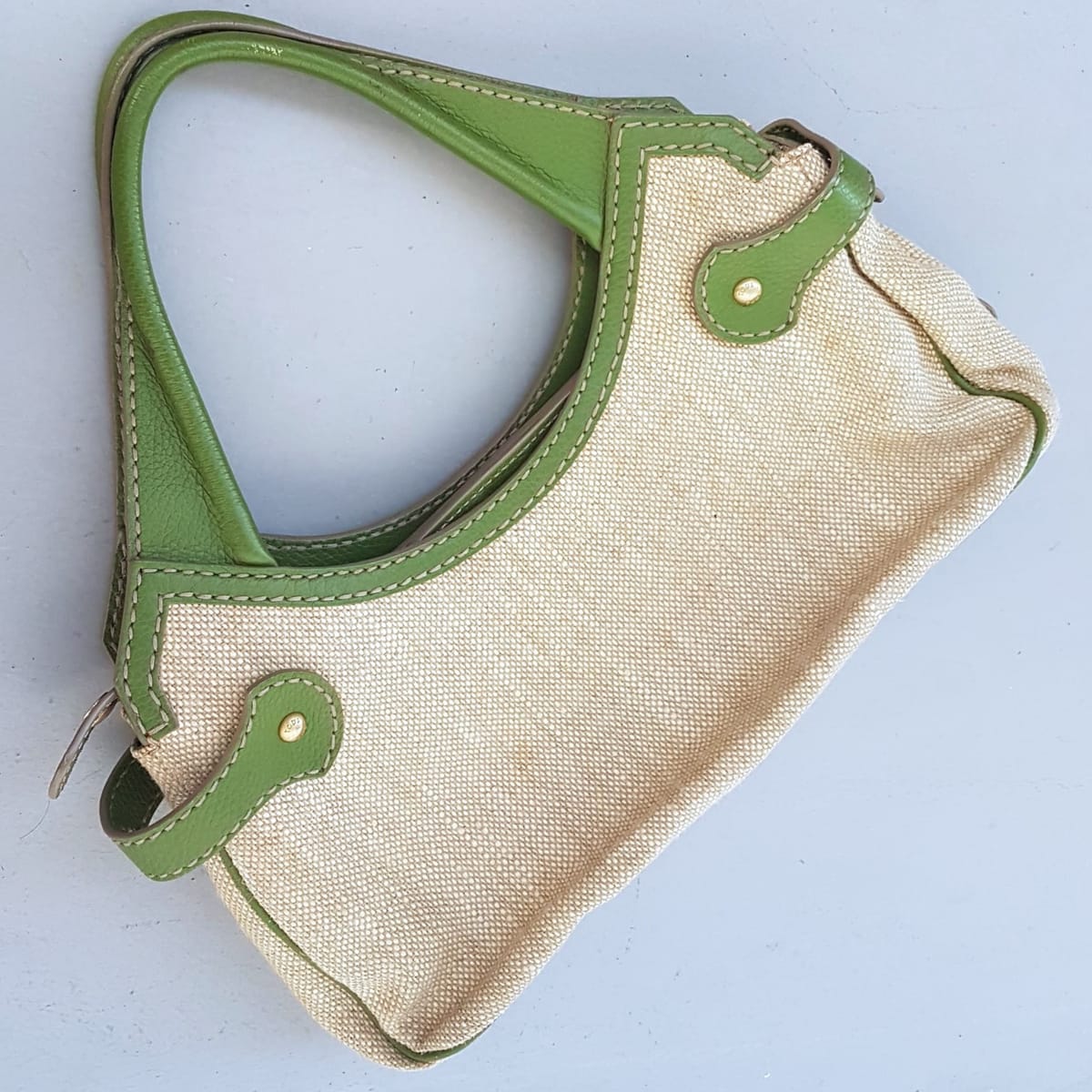 Tod's Original TOD’S Tote Bag, Tod’s Decoupage Shopping Media Model, Tod’s Coupe Pump, Duffel Bag, Cosmopolitan, Cool Beige Linen with Green Leather Bag, Designer Handbag, Sophistication, Luxury Lifestyle, Urban Style, Cult Street Fashion - Photo 2