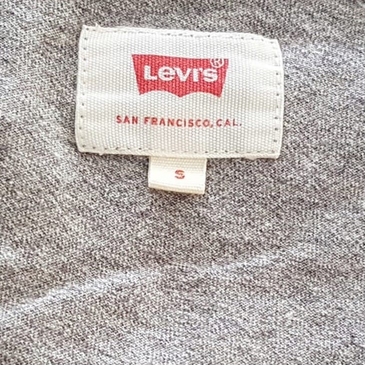 Levi's Retro Levi’s Designer T-Shirt, Cosmopolitan, Vintage Levi’s Strauss, San Francisco, Original Levi’s Pocket Shirt, Cool Grey Tee, Sleek RED Tag, Timeless Classic, Sophistication, Streetwise, Urban Style, Pop Culture, Hip Hop, Rock Star, Cult Street Fashion - Photo 3