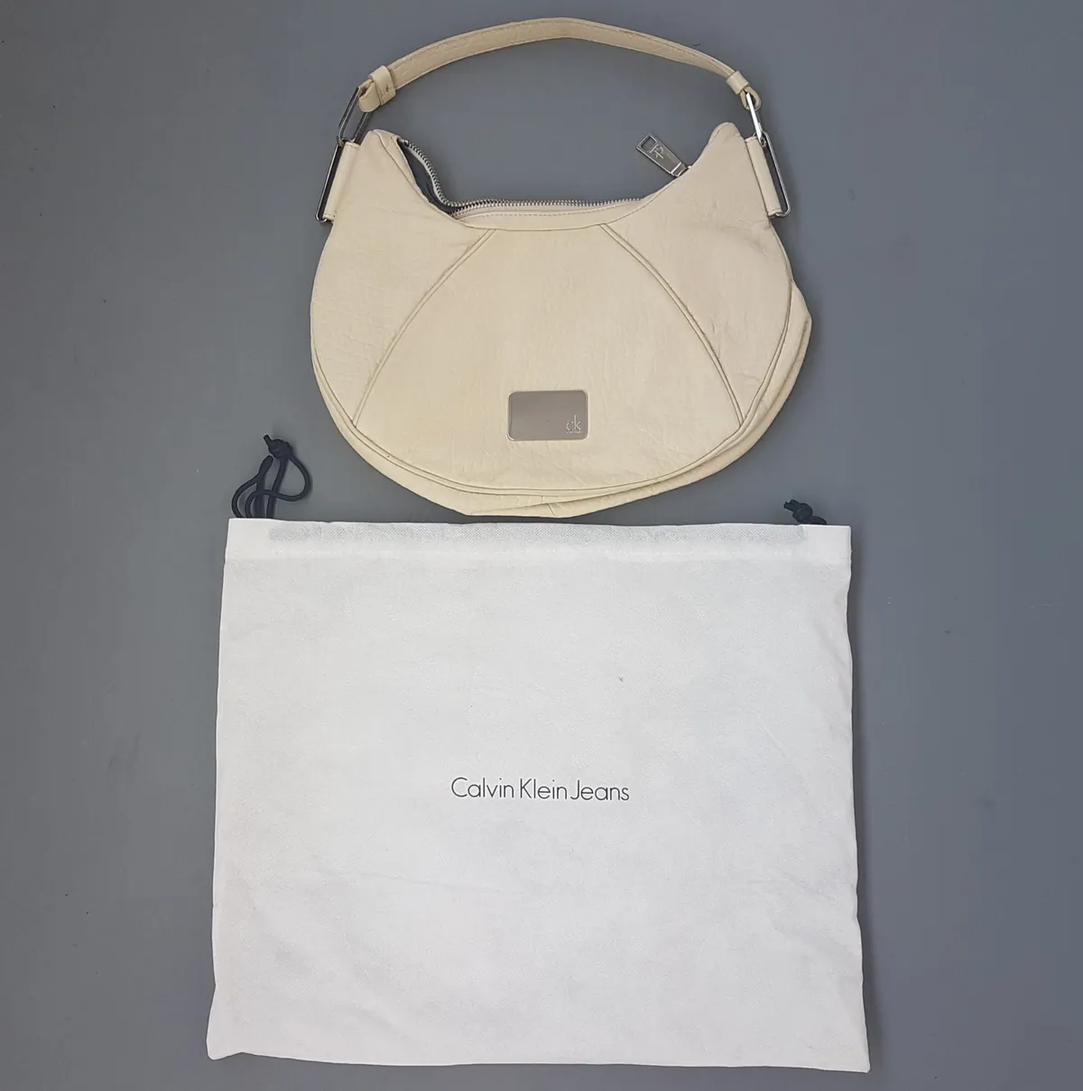 Calvin Klein Original Calvin Klein Handbag, Cream Leather Hobo Bag, Crescent Silhouette, Signature CK Logo Plaque, Luxury Living, Haute Couture, Exquisite CK Shoulder Bag, Hand Carry, Cosmopolitan, Sophistication, Urban Style, Everyday Bag, Cult Street Fashion - Photo 3