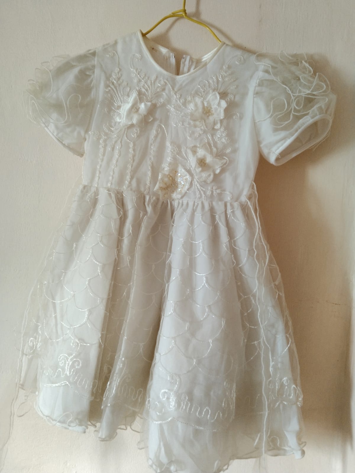 Elegant White Lace-Tulle Dress - Photo 2