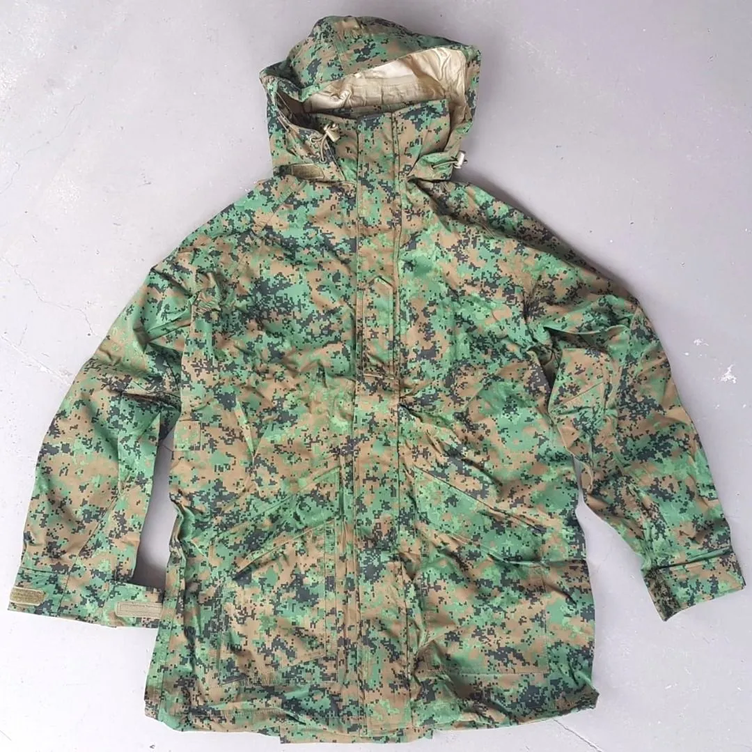CAMO Retro Camouflage Raincoat with Drawstring Bag, LARGE, Hoody Rain Jacket, Waterproof CAMO Coat, Outerwear, Gore-Tex Jacket, Double Security, Zipper & Velcro Front, Back with Luminous strap, Adventure Gear, Hiking, Trekking - Photo 8