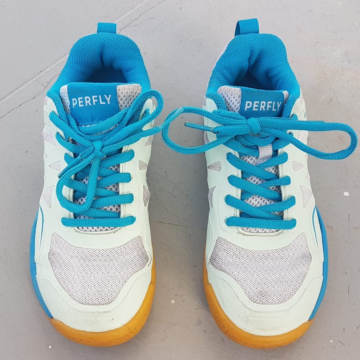 Decathlon Decathlon PERFLY BS 500 Badminton Shoes, Cool Jade, White & Sky Blue Model, US 4, UK 3, EUR 36, CM 22.5, Cosmopolitan, Roadster, Good Balance of Cushioning & Breathability, Streetwise, Sophistication, Urban Style, Pop Culture, Cult Street Fashion - Photo 10