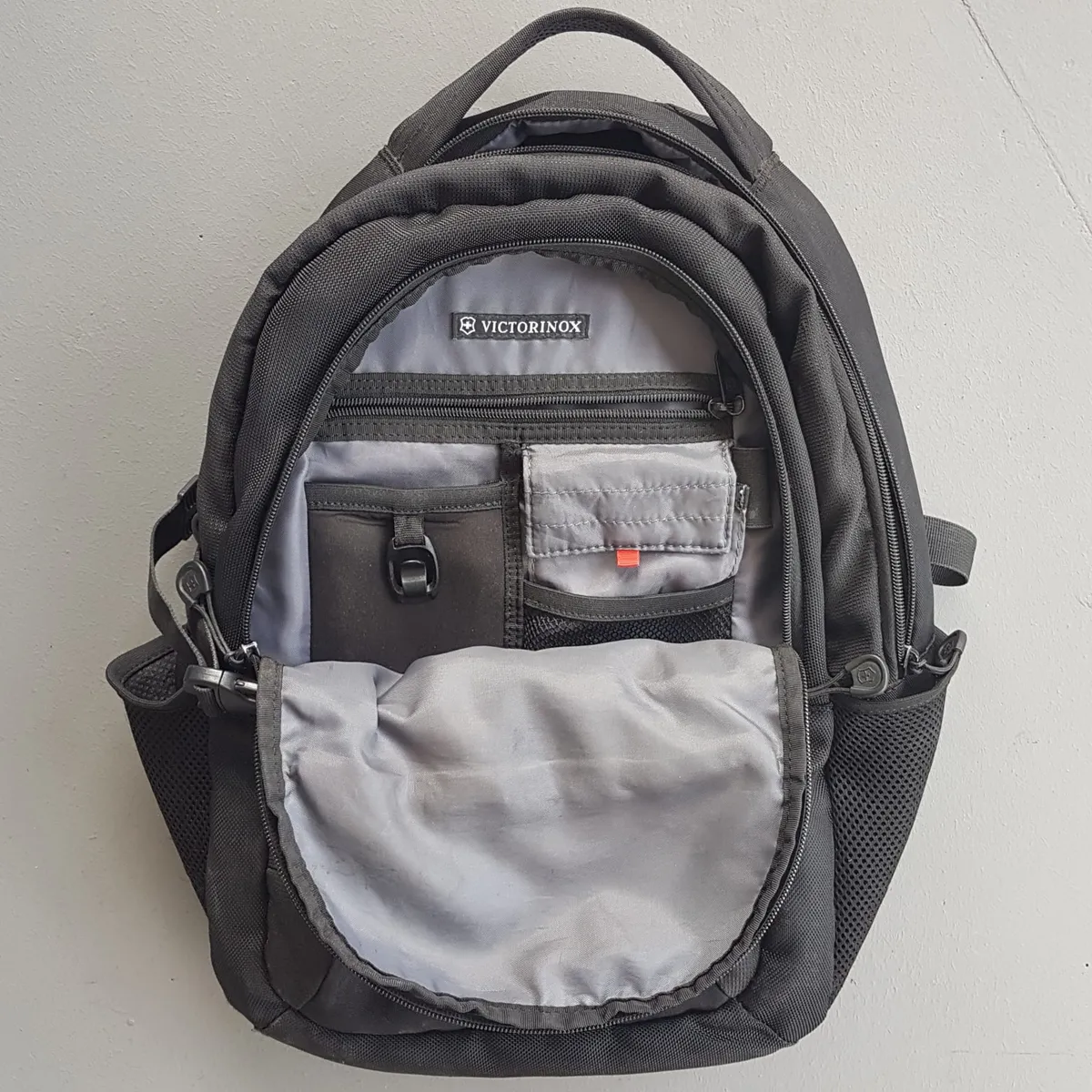 Victorinox SWISS Army Original Victorinox SWISS Army VX Sport EVO Compact Backpack, RETAIL $204, Black Haversack, Cool SWISS Cross Rucksack, Laptop bag, Padded Strap, Supportive Back Panel, Travel Pack, Cosmopolitan, Innovative Design, Sophistication, Streetwise, Everyday Bag - Photo 4