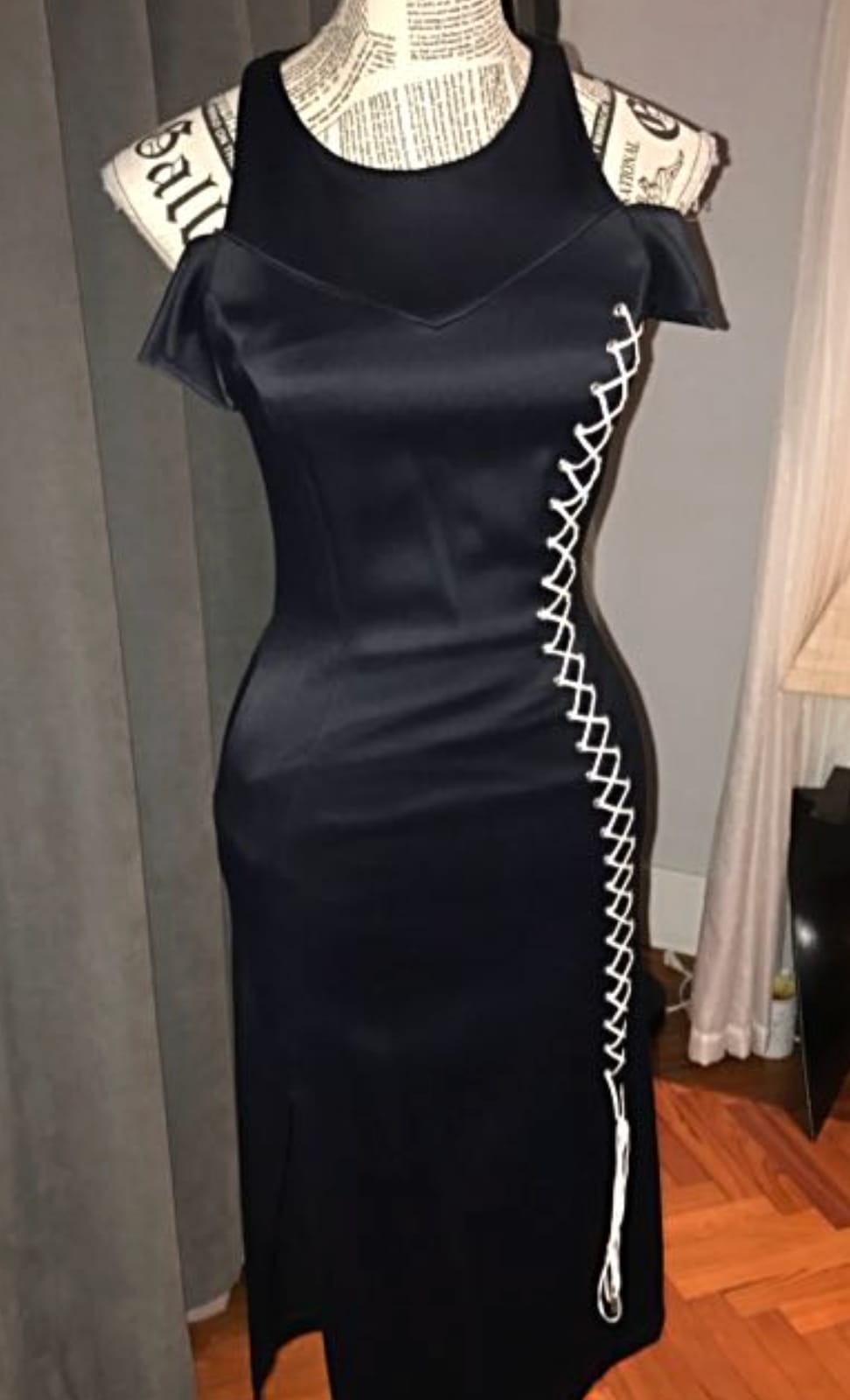 Chic Lace-Up Black Evening Dress