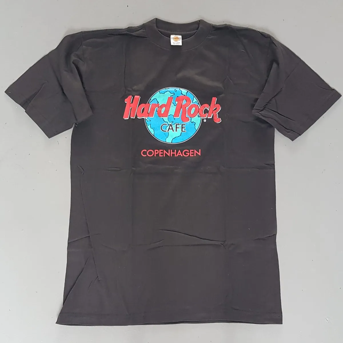 Retro Hard Rock Cafe Copenhagen T-Shirt, Black Crewneck Tee, MEDIUM Top, Classic Globe Logo, Souvenir, Cosmopolitan, Urban Style, Timeless Appeal, Ready-to-wear, Sophistication, Pop Culture, Hip Hop, Rock Star, Cult Street Fashion, Summer Holiday