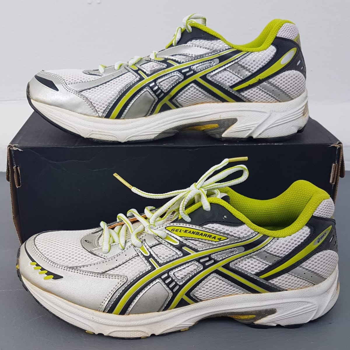  Original Asics Designer Sneakers, JAPAN, Asics Gel-Kanabarra 4 SP, Cosmopolitan, Sleek White Running Shoes with Yellow Accents, ASICS® GEL-Kanbarra® 4, EUR 40, US 7, Sophistication, Streetwise, Pop Culture, Roadster, Cult Street Fashion, Active Lifestyle