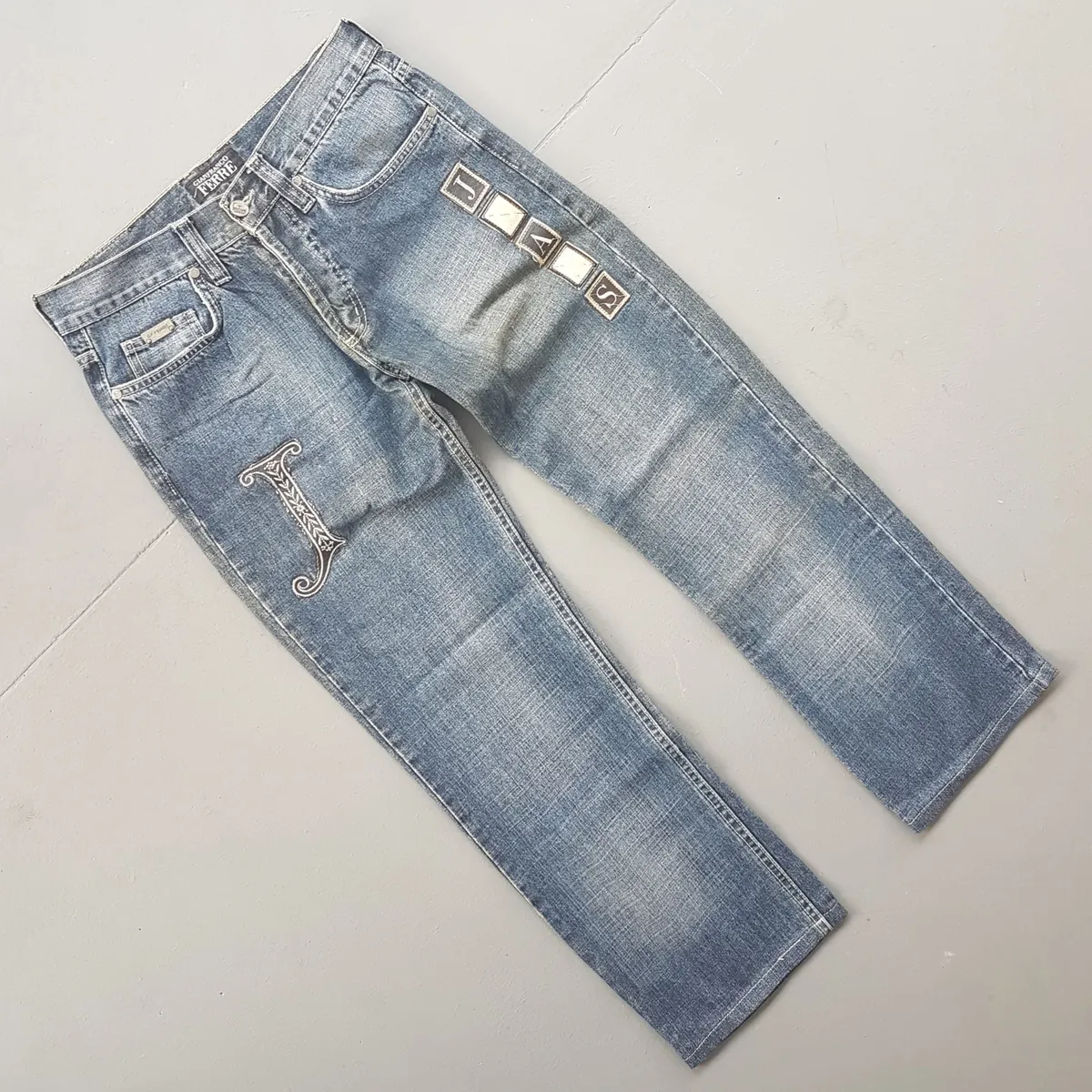 Gianfranco FERRE, ITALY Retro Gianfranco FERRE Denim Jeans, Size 31 Bootcut Jeans, Exquisite GF Patches, Cosmopolitan, Cool Flare Bottoms, ITALIAN Designer Wear, Sophistication, Nostalgic Appeal, Vintage Pants, Timeless Classic, Luxury Living, Pop Culture, Cult Street Fashion - Photo 9