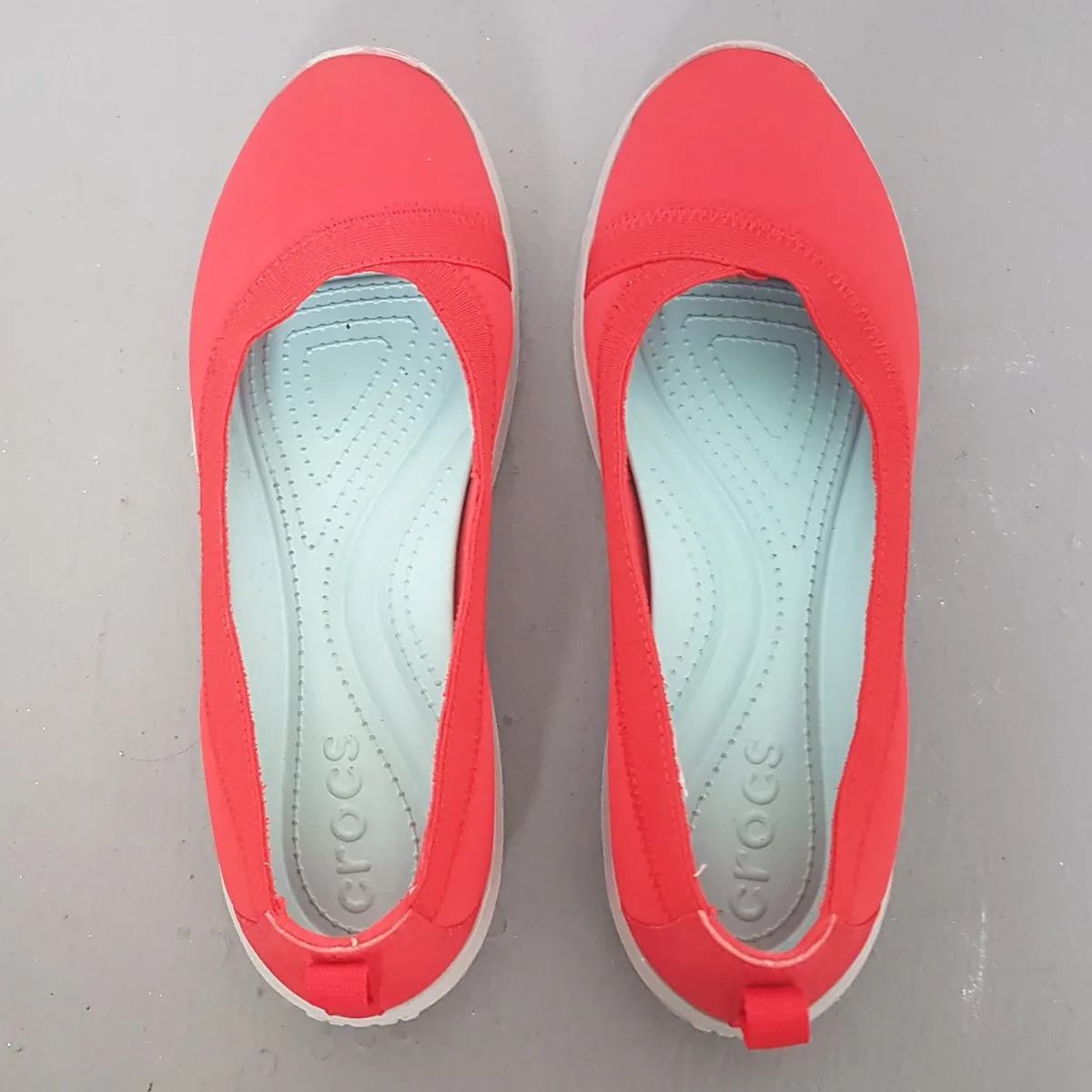CROCS Crocs Women's Busy Day Stretch Flat, Flamme RED Colorway, US 9, UK 7, EU 40, Slip-On Ballerina Style, Signature CROCS CROSLITE Foam Footbeds, Original CROCS Clogs, Cosmopolitan, Unique Designer Shoes, Casual Sliders, Pop Culture, Cult Street Fashion - Photo 7