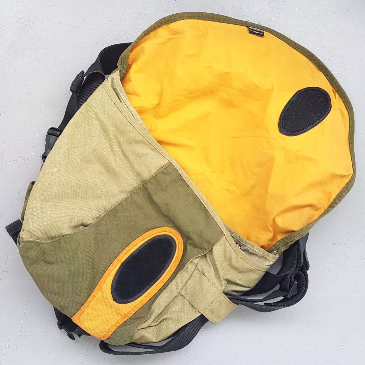 crumpler Original CRUMPLER Messenger Bag, CRUMPLER @ the SOUPANSALAD Model, Cool Cross-Body, Cosmopolitan, Continental, Duffel Bag, Sleek Khaki, Orange & Military Green, Sophistication, Urban Style, Timeless Appeal, Pop Culture, Cult Street Fashion, Streetwise - Photo 3