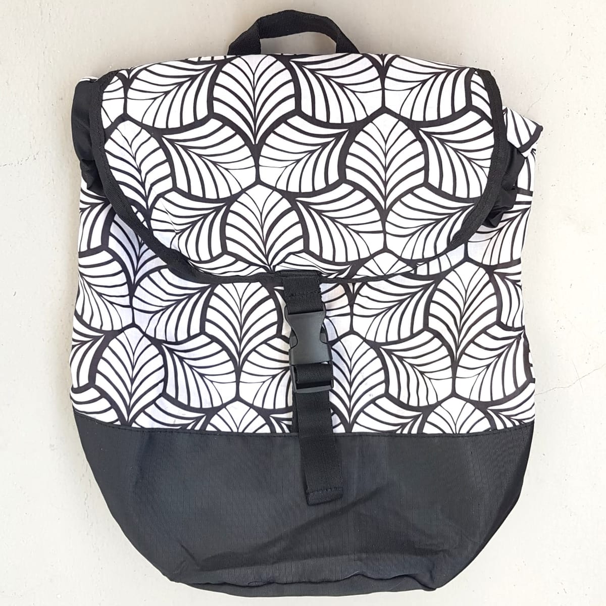 MILO Original MILO Backpack, Black & White Rucksack, Cool Nestle Milo Haversack, Cosmopolitan, Sleek Design, Travel Pack, Sophistication, Streetwise, Timeless Appeal, Pop Culture, Cult Street Fashion, Milo Souvenir, Memento, for Hobbyist, Collector - Photo 8