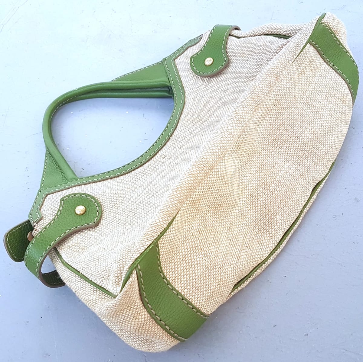 Tod's Original TOD’S Tote Bag, Tod’s Decoupage Shopping Media Model, Tod’s Coupe Pump, Duffel Bag, Cosmopolitan, Cool Beige Linen with Green Leather Bag, Designer Handbag, Sophistication, Luxury Lifestyle, Urban Style, Cult Street Fashion - Photo 10