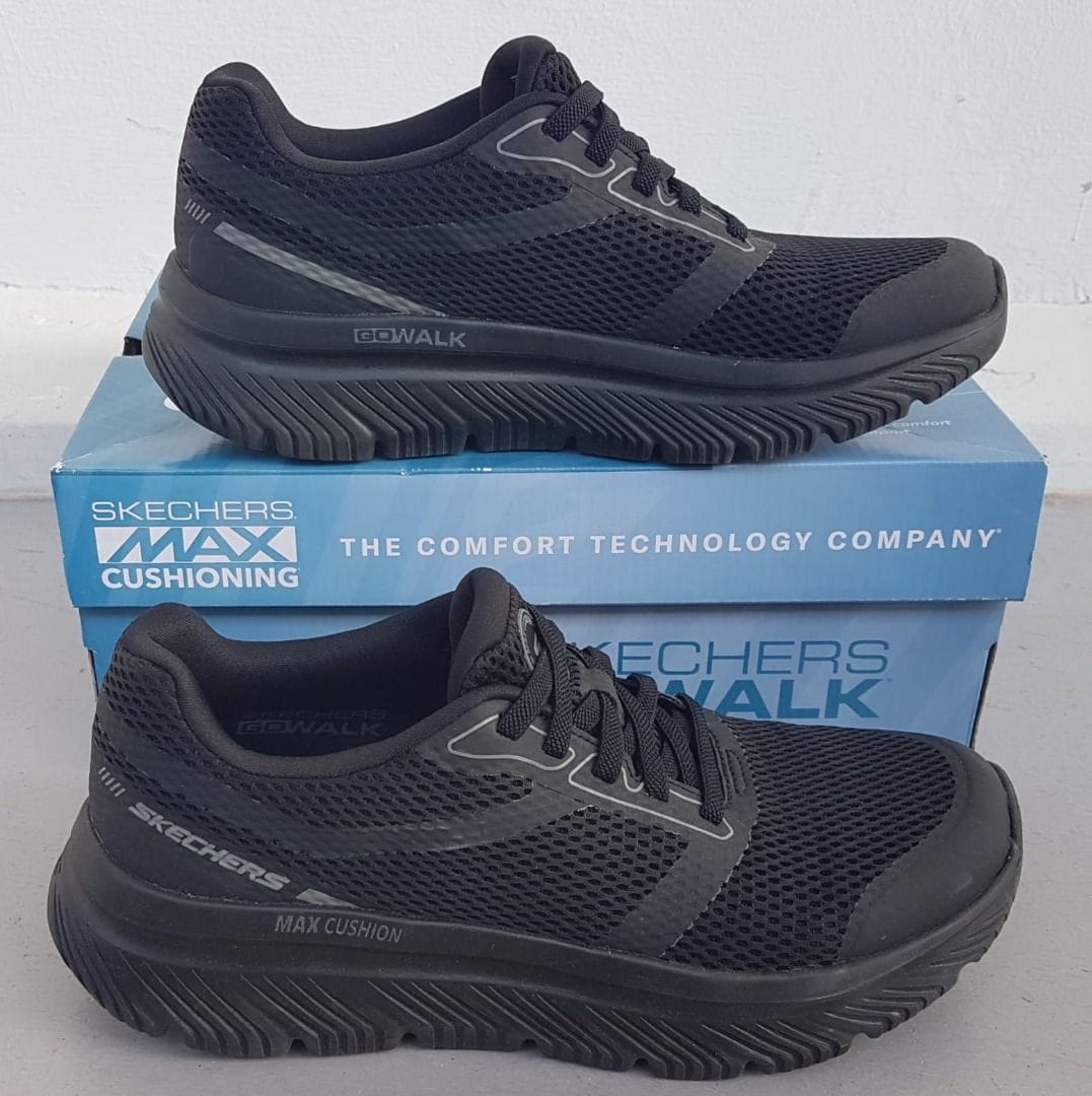Sleek Skechers Max Cushioning Sneakers (US 8, UK 7, EU 41) - Photo 2