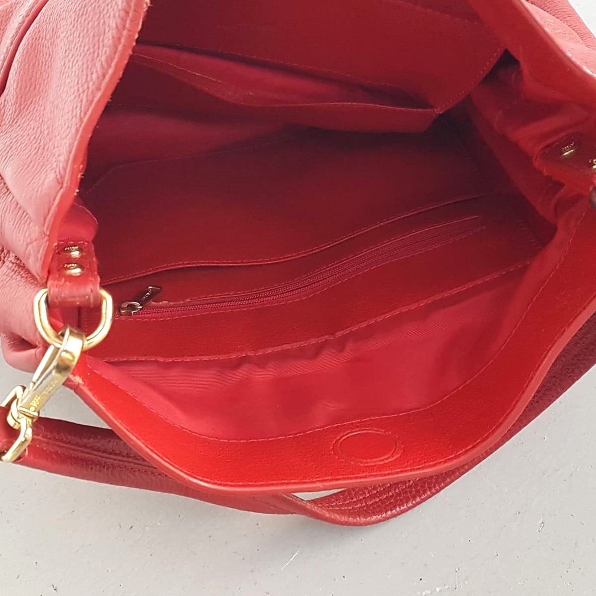 Tocco Toscano Original TOCCO TOSCANO Tote Bag, Duffel Bag, Cosmopolitan, Cool RED Leather Bag, Sleek Designer Handbag, Toscano from ITALY, Shoulder Sling, Sophistication, Luxury Lifestyle, Urban Style, Pop Culture, Cult Street Fashion, Timeless Appeal - Photo 6