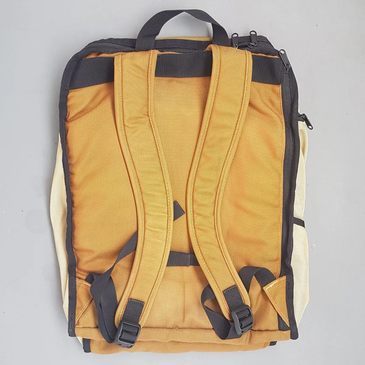 TIMBUK2 Original TIMBUK2 Backpack, Travel Pack, 2-Tone Vibrant Orange & Khaki Haversack, Stylish Rucksack, Cool Carrier, Overnight Bag, Campus, Work, Backpacker, Weekender, Versatile Design, Urban Style, Sophistication, Streetwise, Outdoor Gear, Everyday Fashion - Photo 9